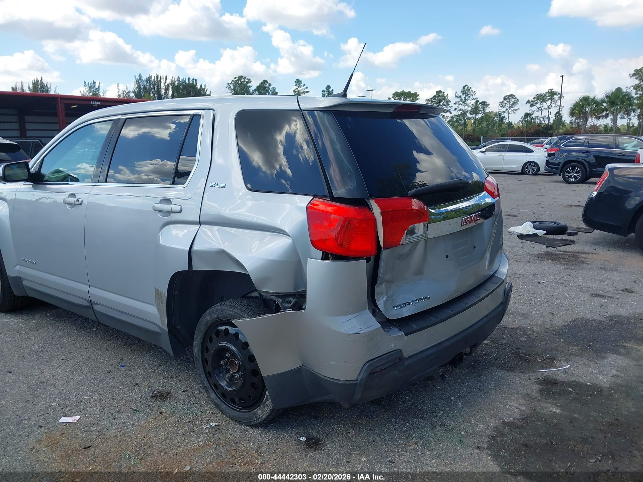 GMC TERRAIN image 6