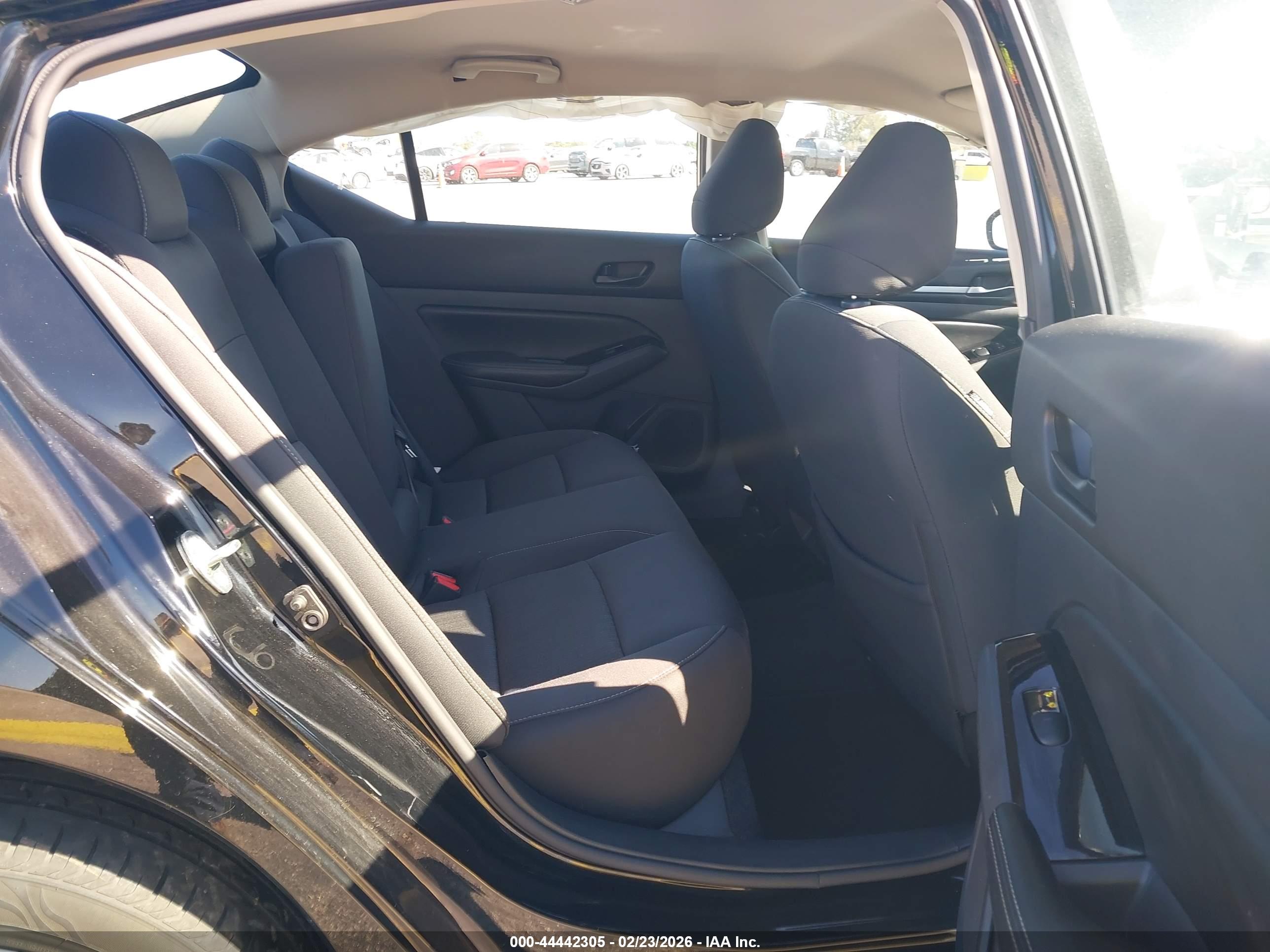 NISSAN ALTIMA image 8