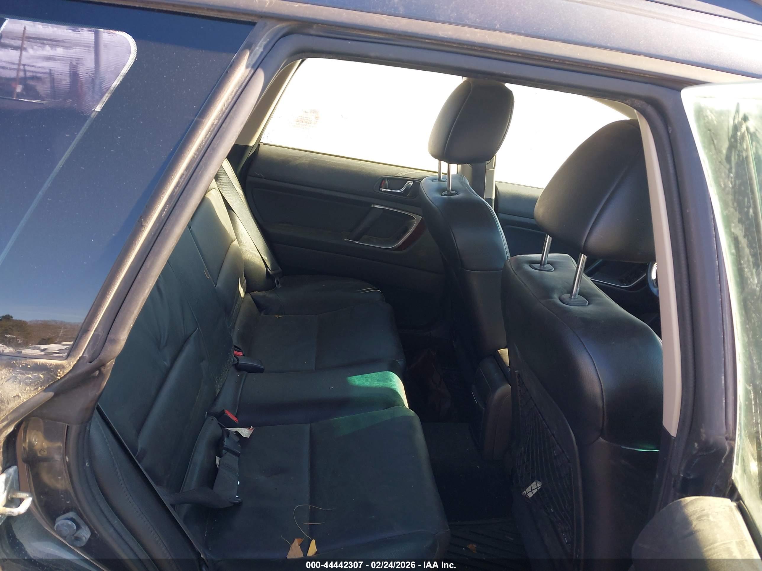 SUBARU OUTBACK image 8