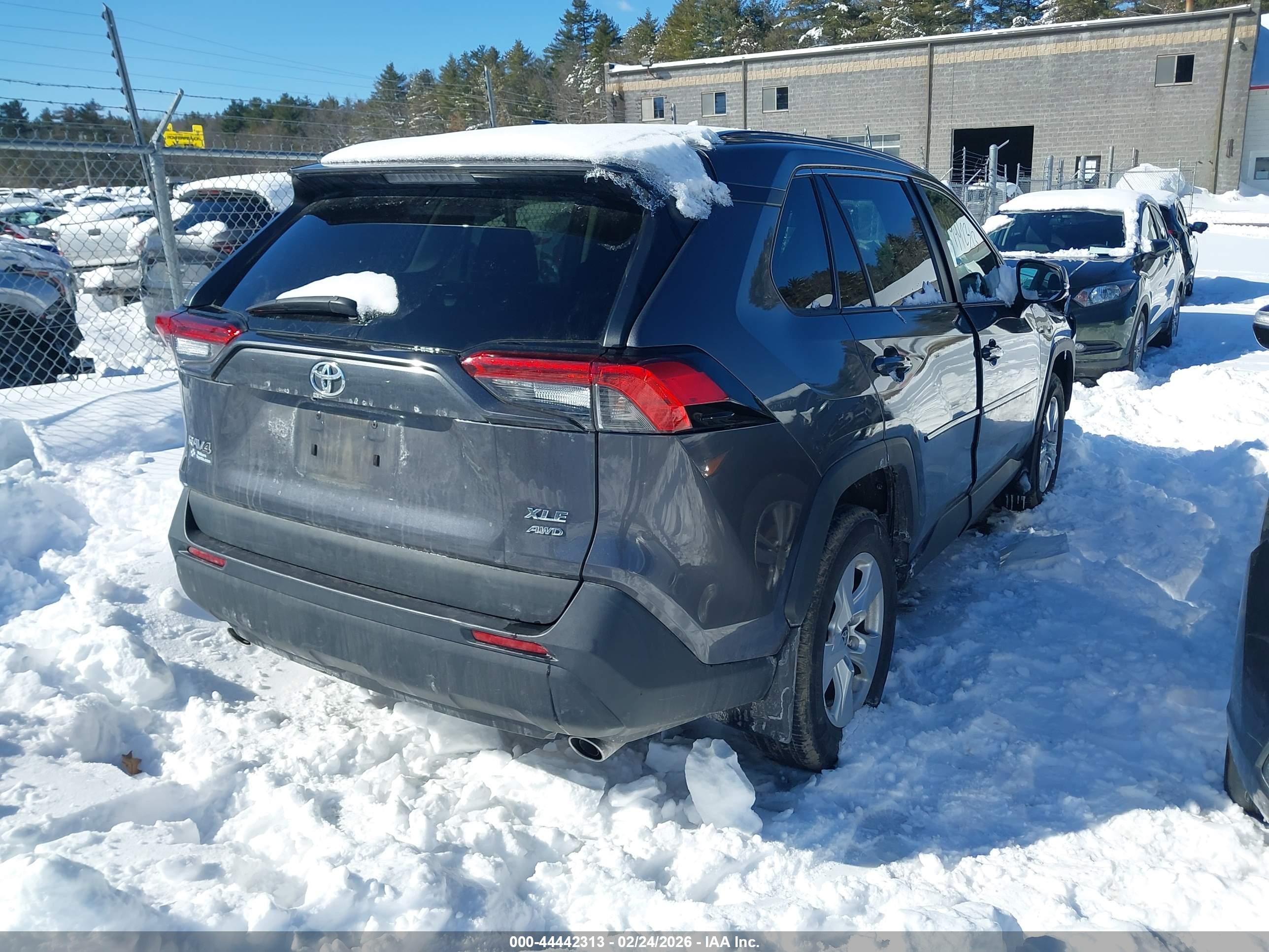 TOYOTA RAV4 image 4