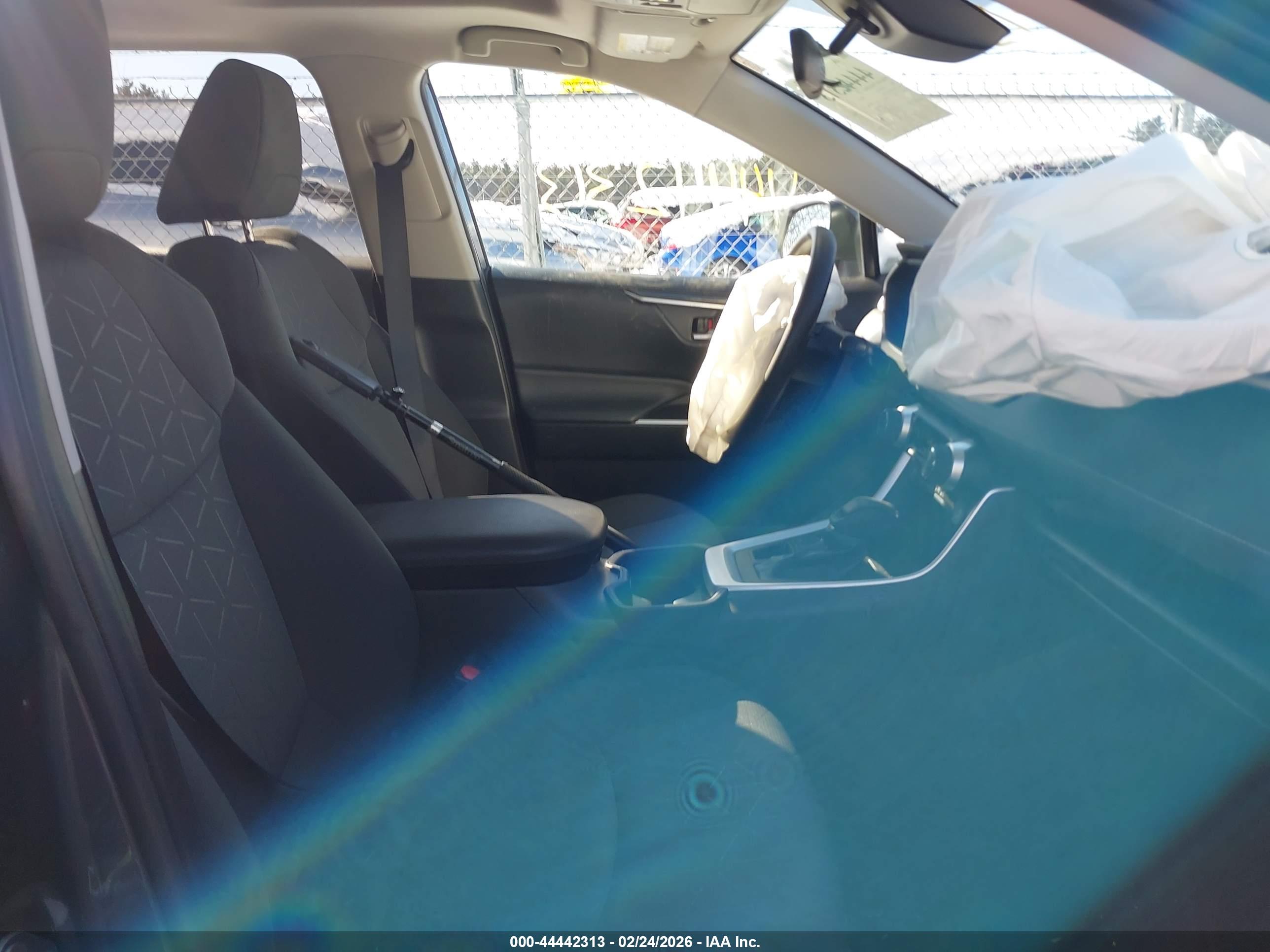 TOYOTA RAV4 image 5