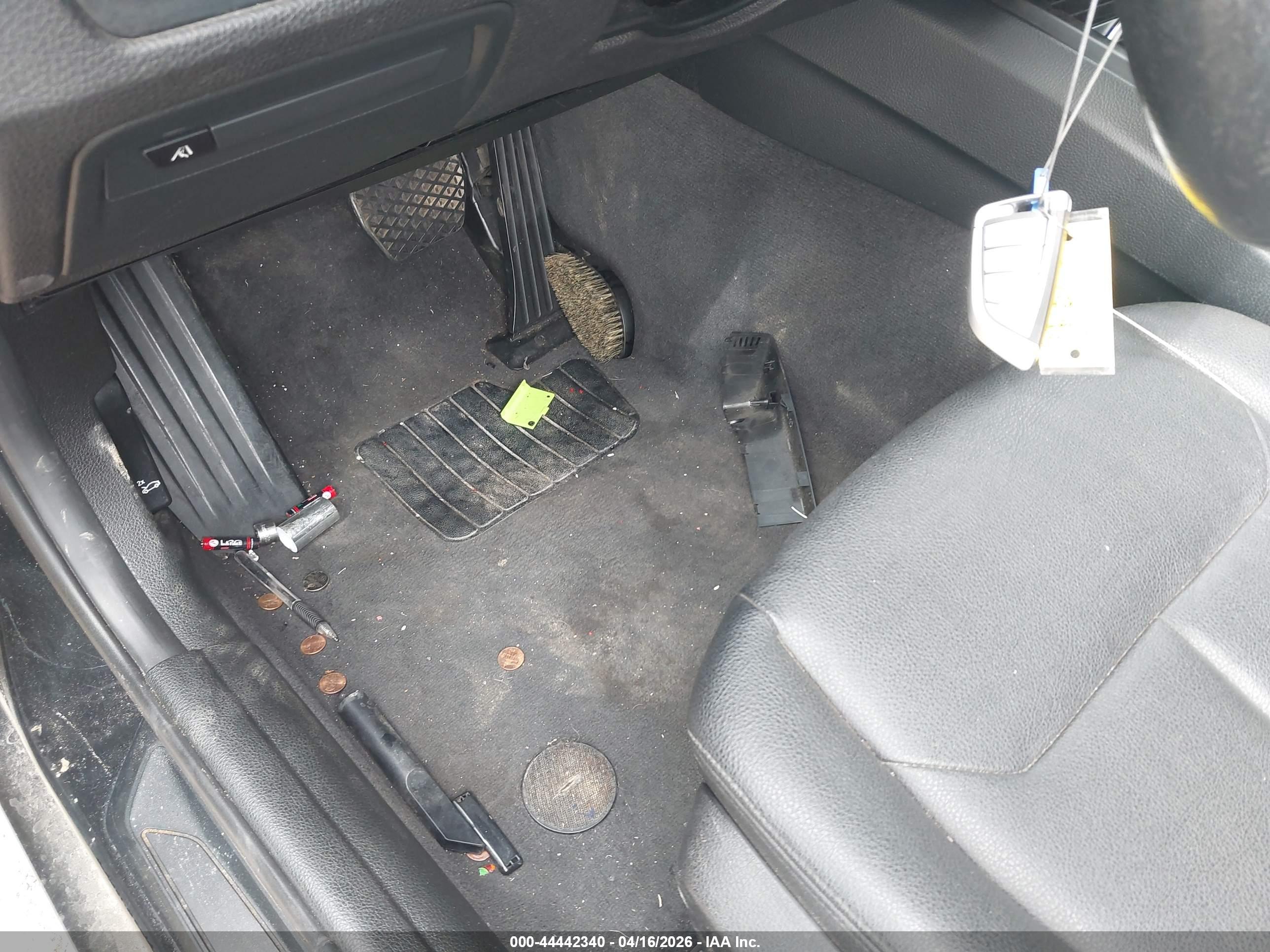 BMW 320I image 11