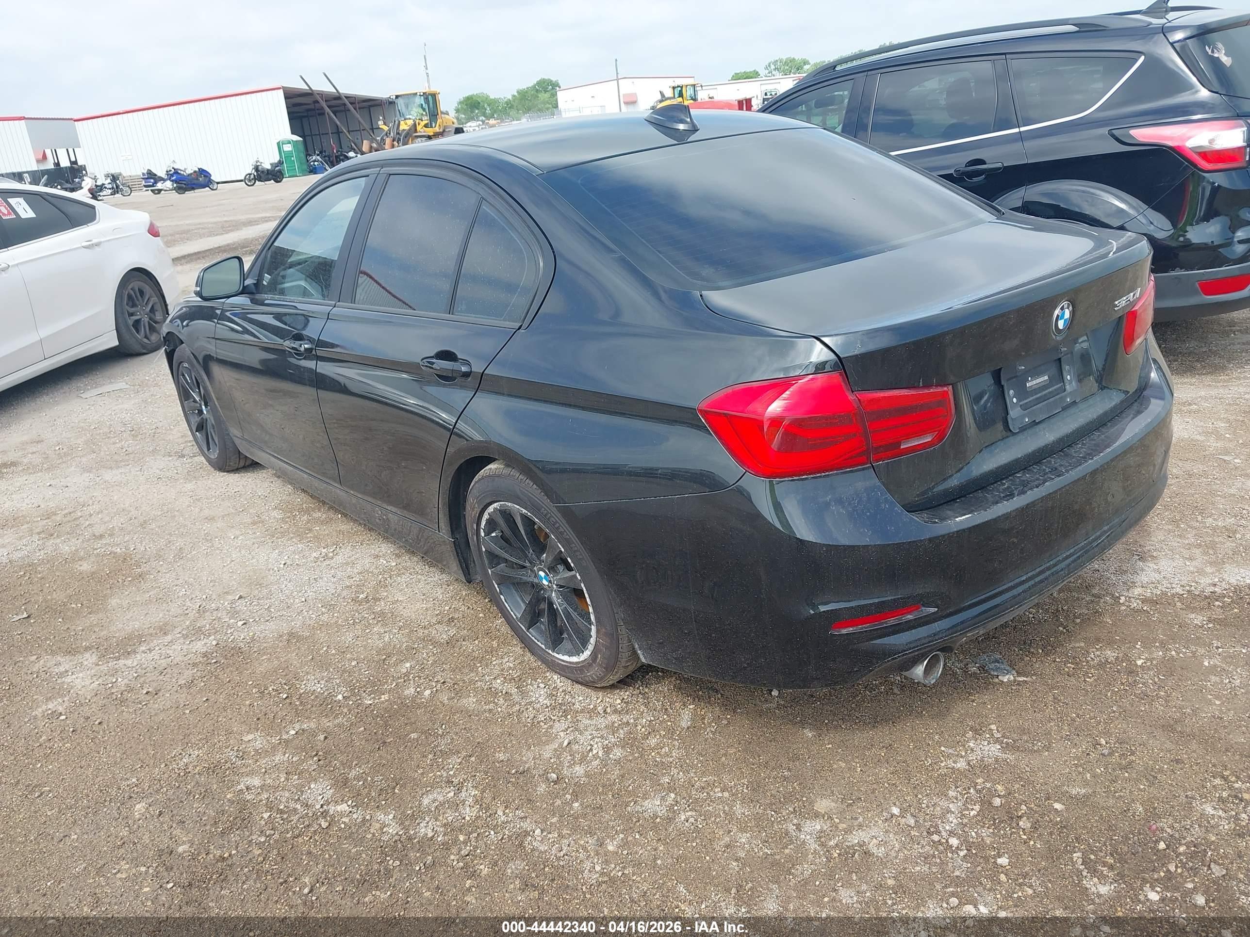 BMW 320I image 3