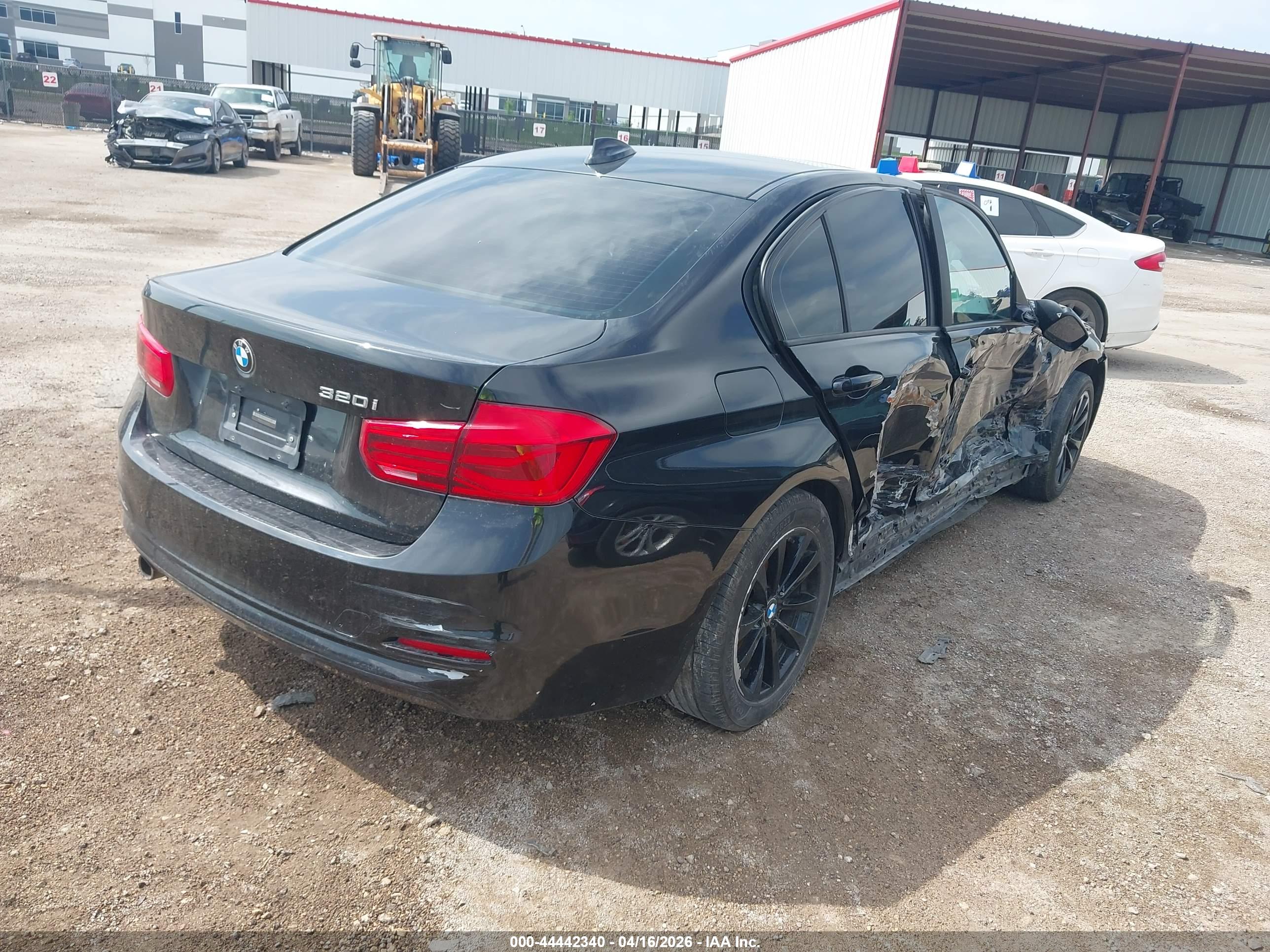 BMW 320I image 4