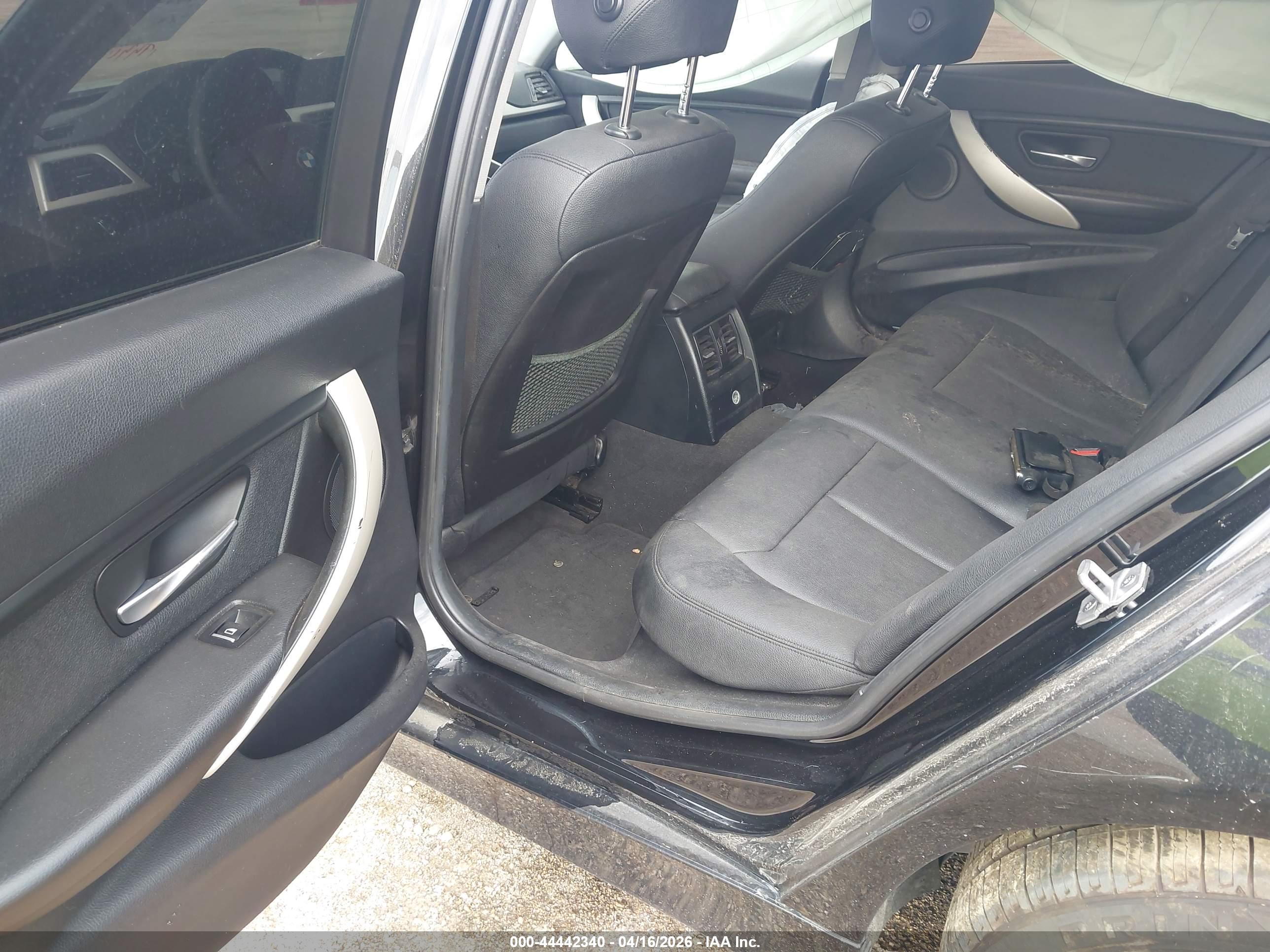 BMW 320I image 8