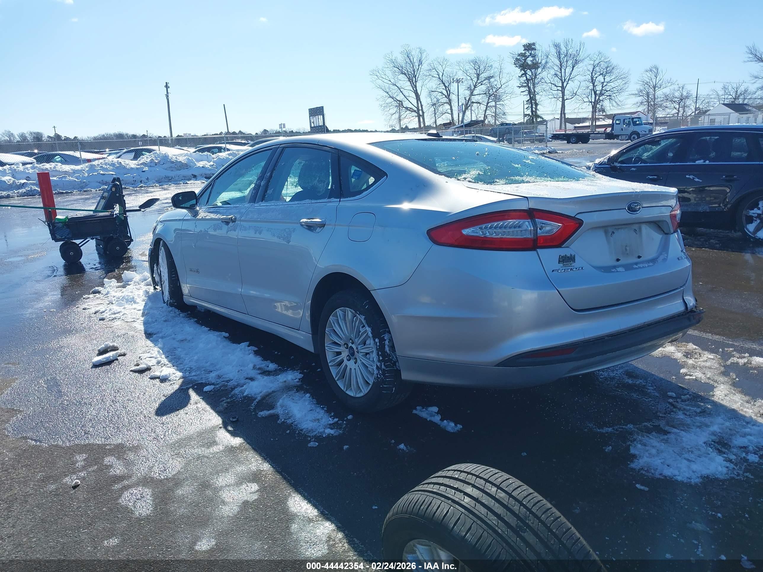 FORD FUSION image 3