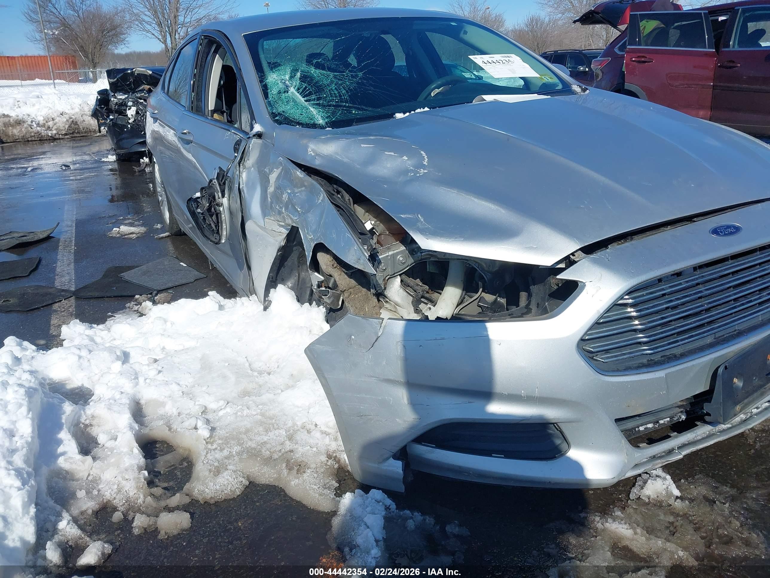 FORD FUSION image 6