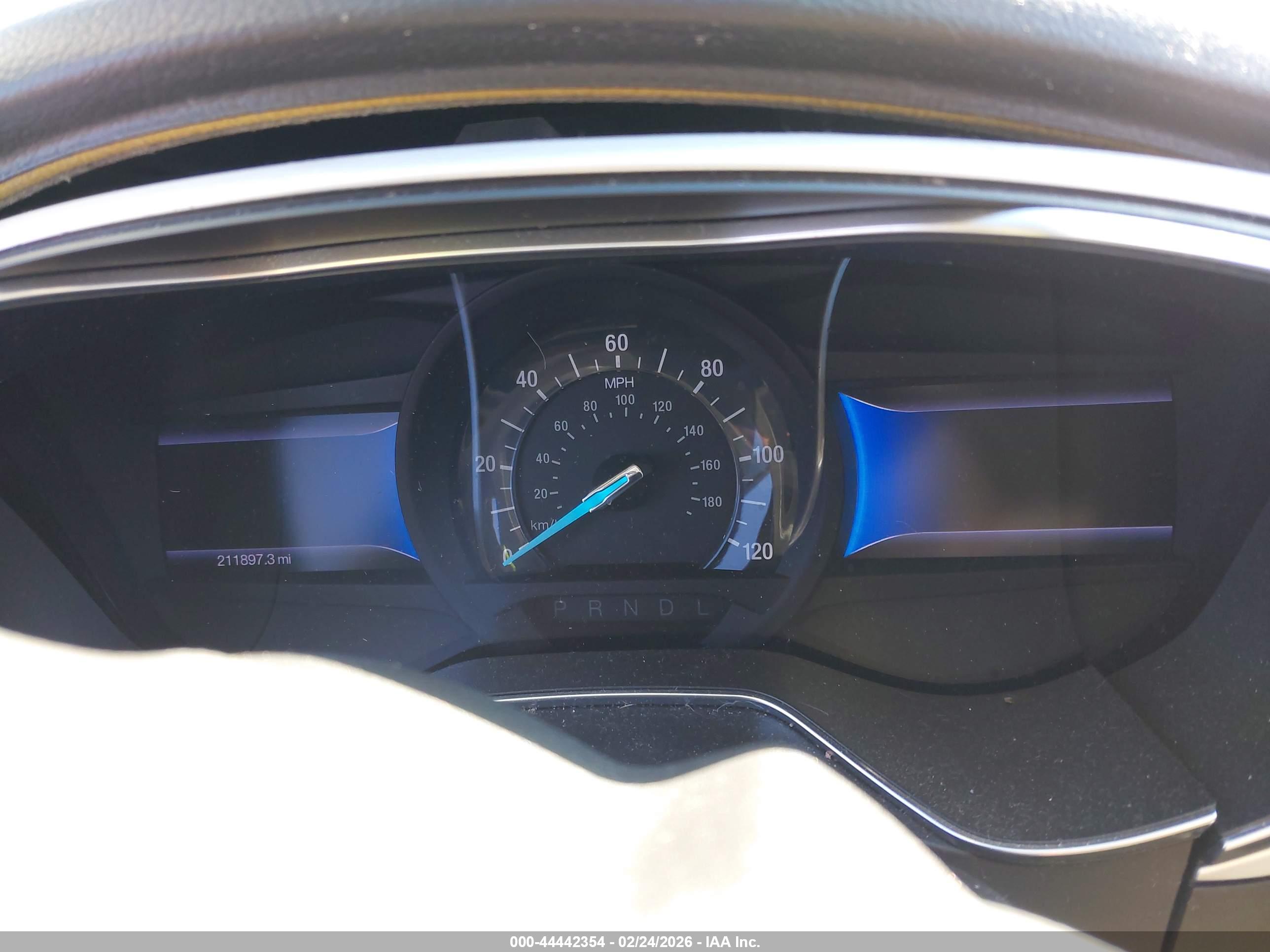 FORD FUSION image 7