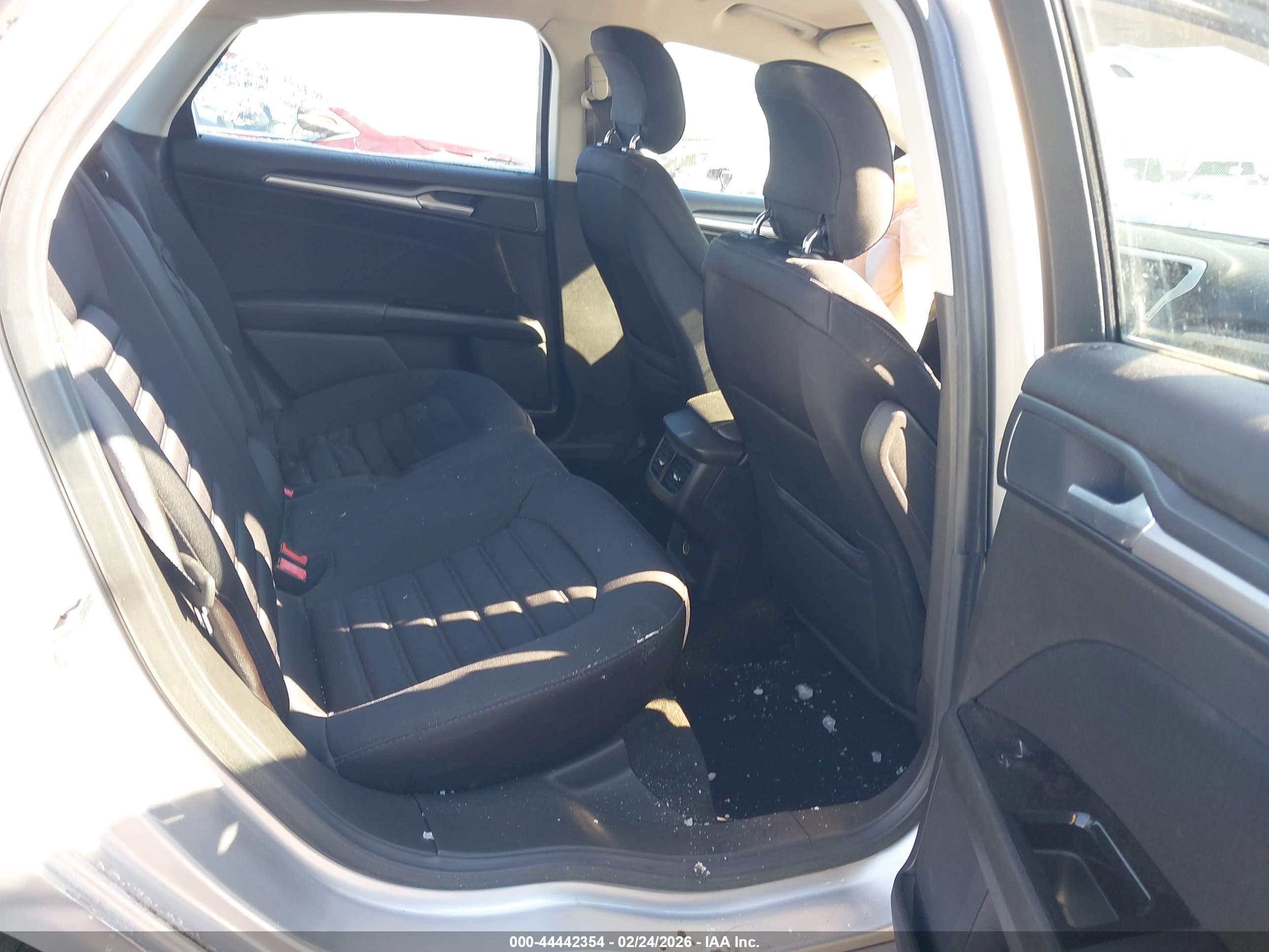 FORD FUSION image 8