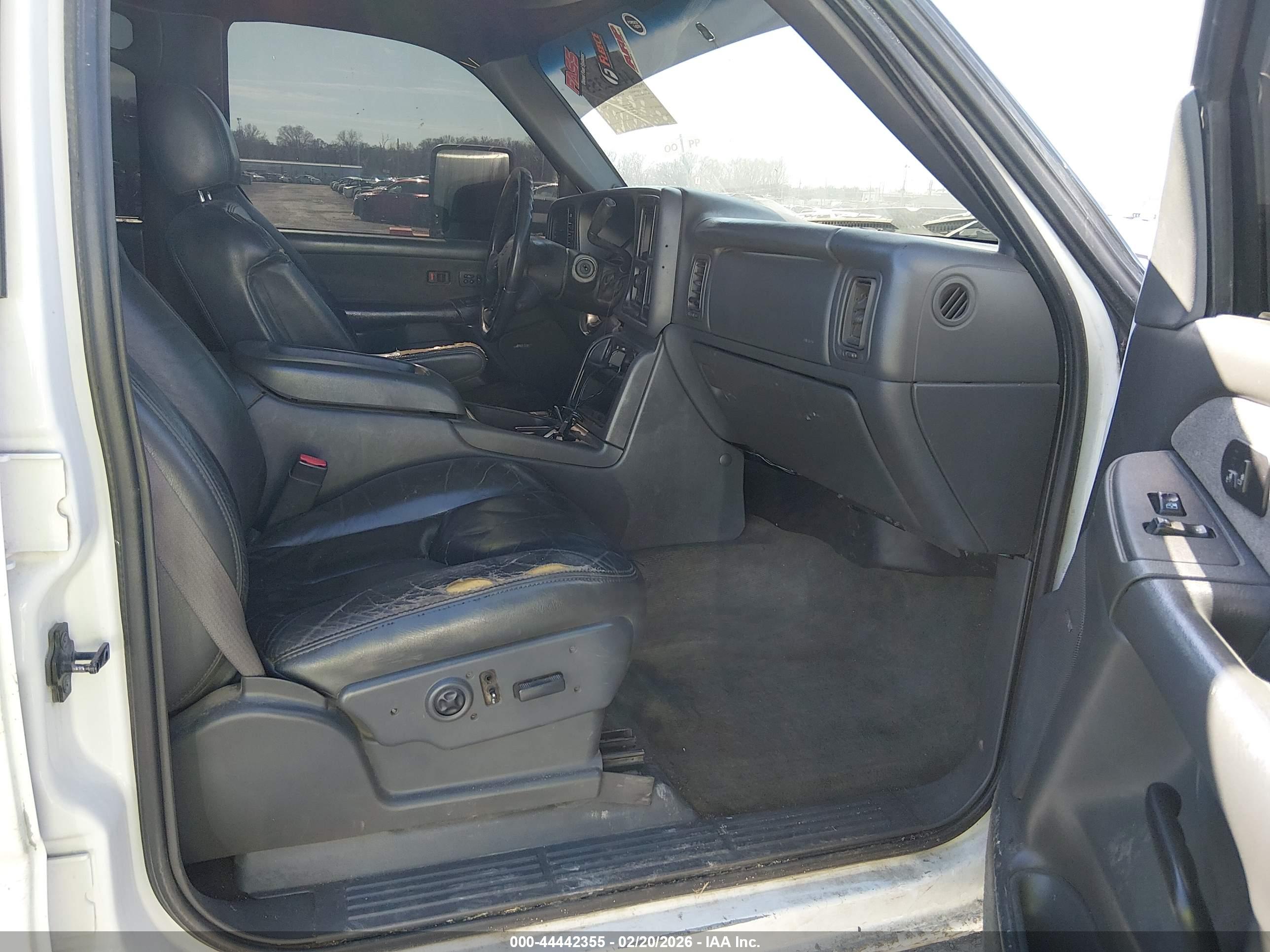 CHEVROLET SILVERADO image 5
