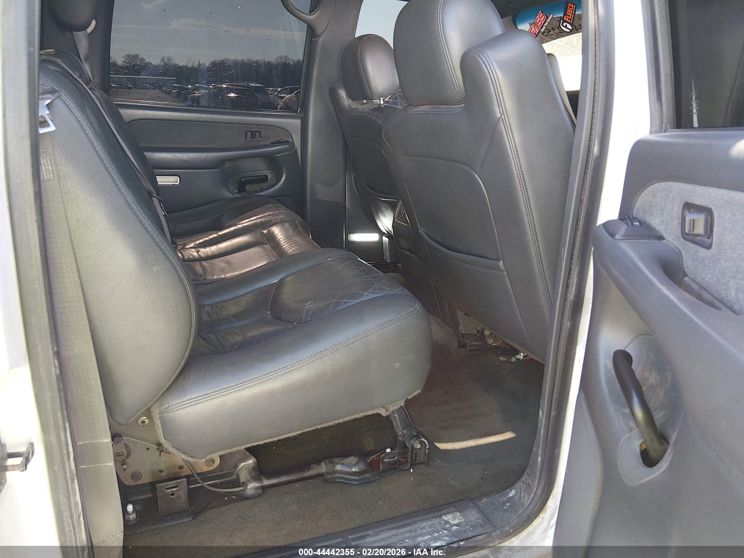CHEVROLET SILVERADO image 8