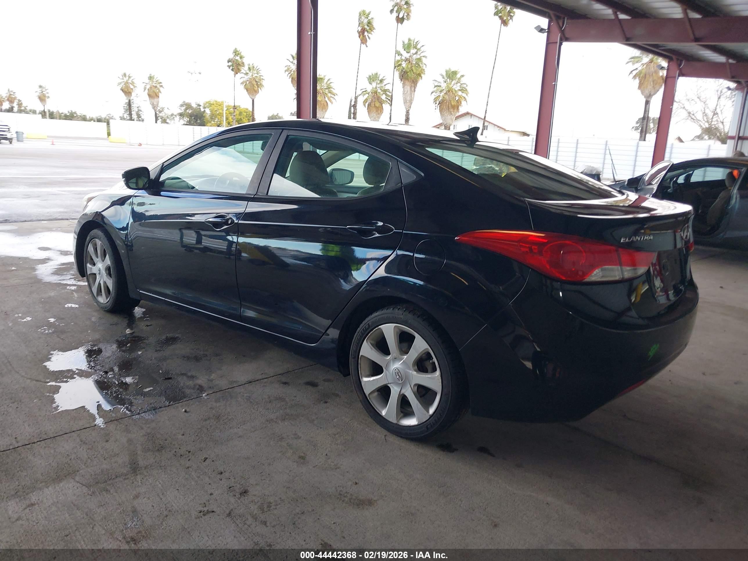 HYUNDAI ELANTRA image 3