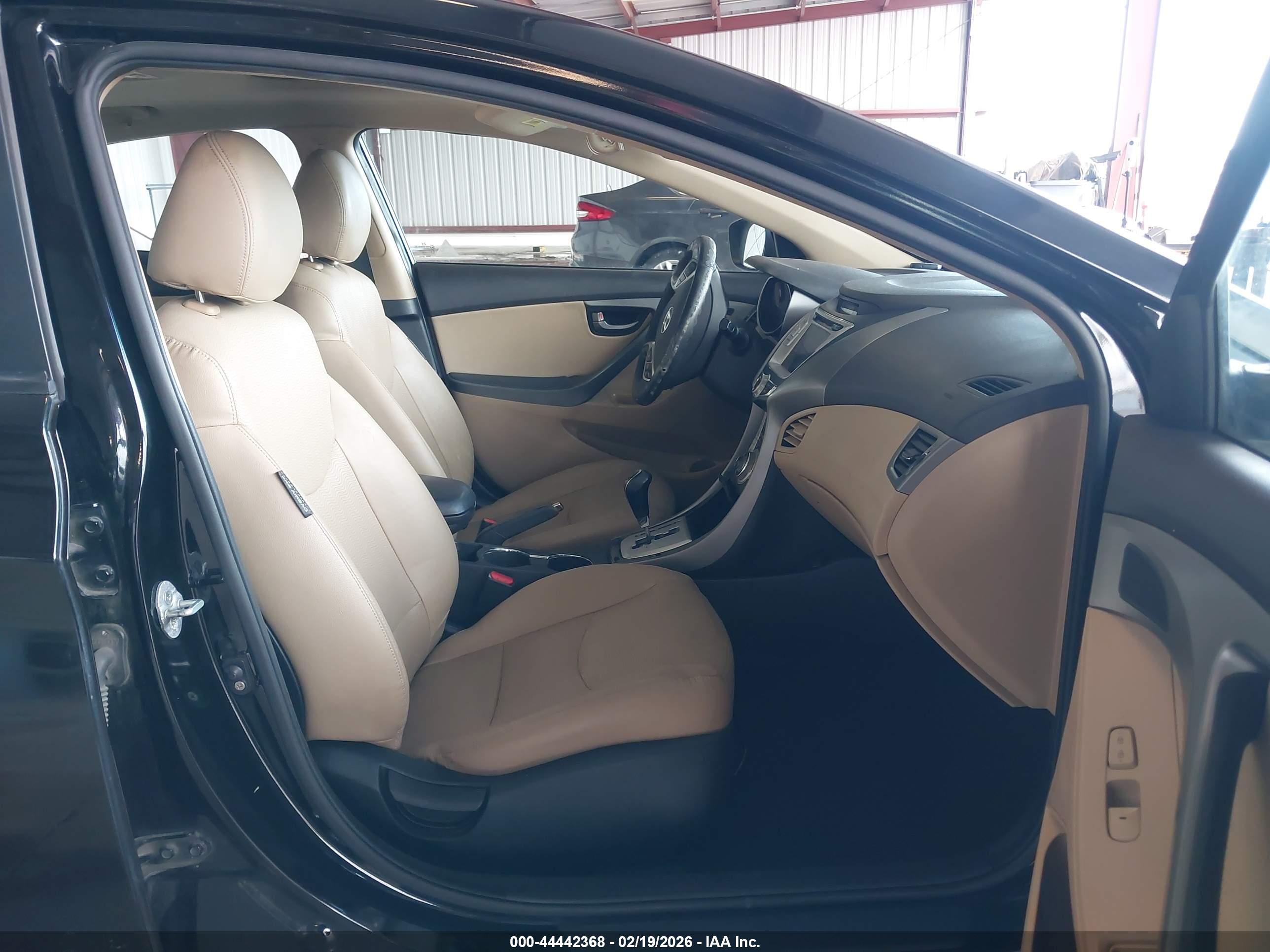 HYUNDAI ELANTRA image 5