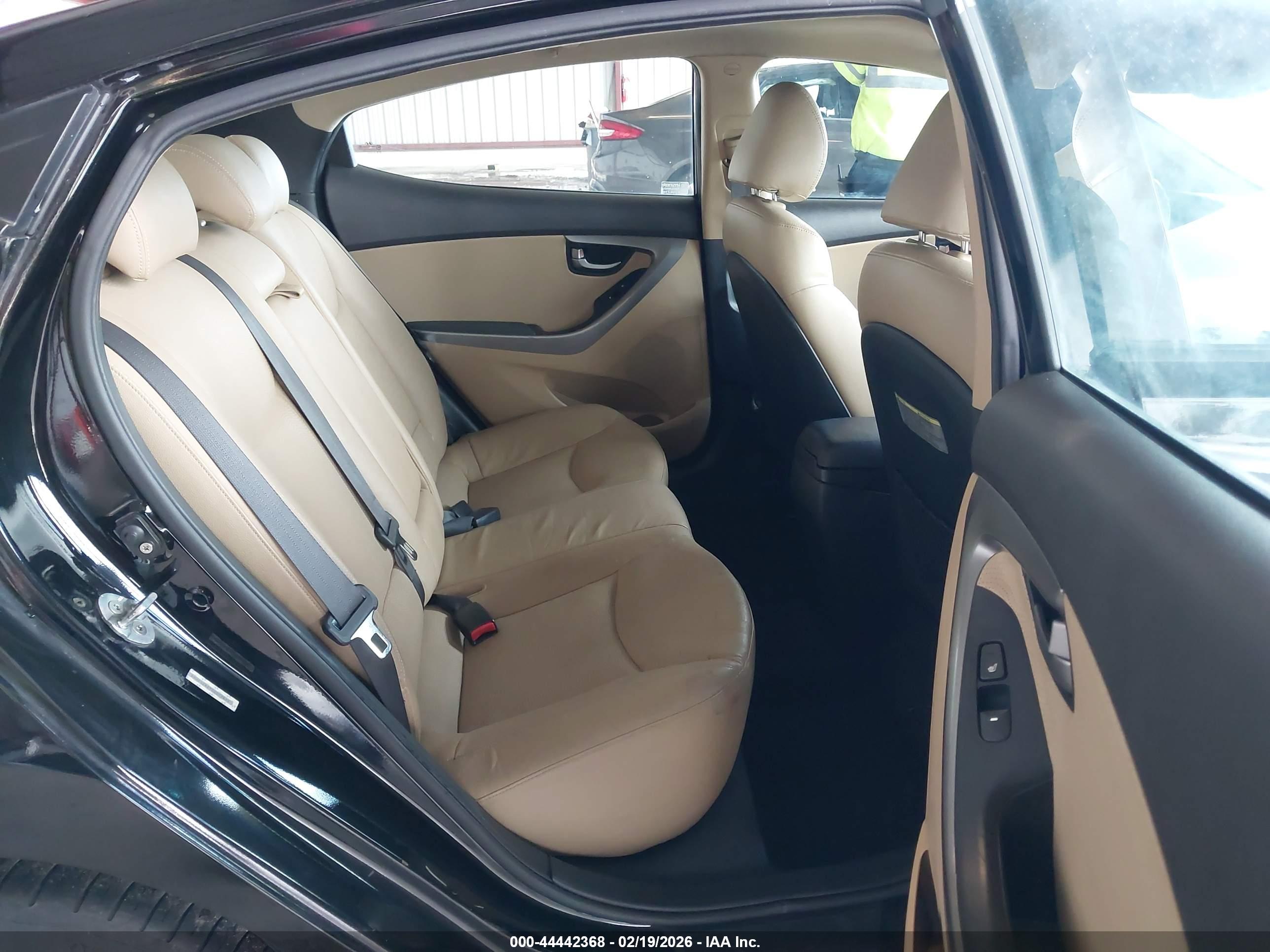 HYUNDAI ELANTRA image 8