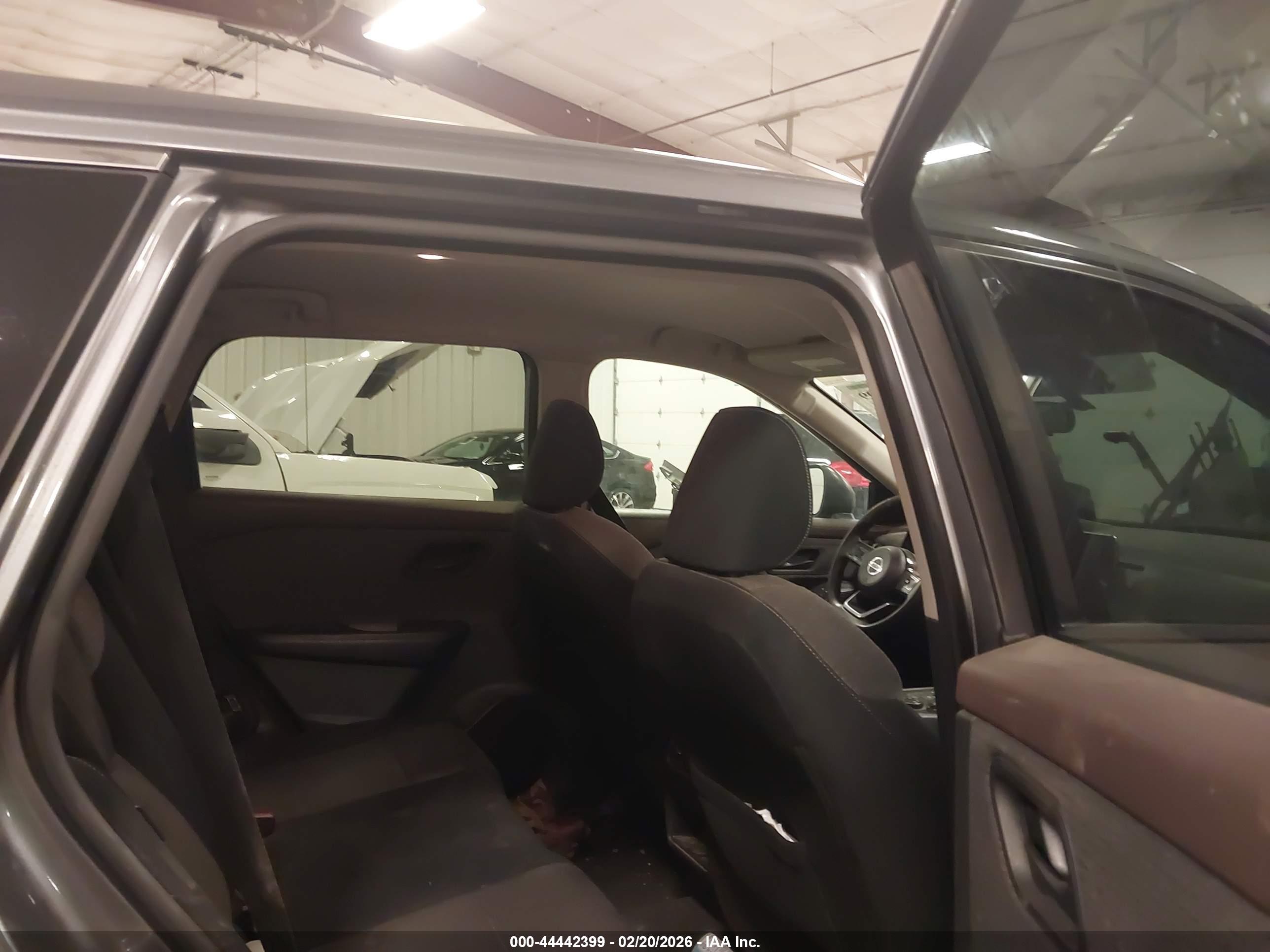 NISSAN ROGUE image 8