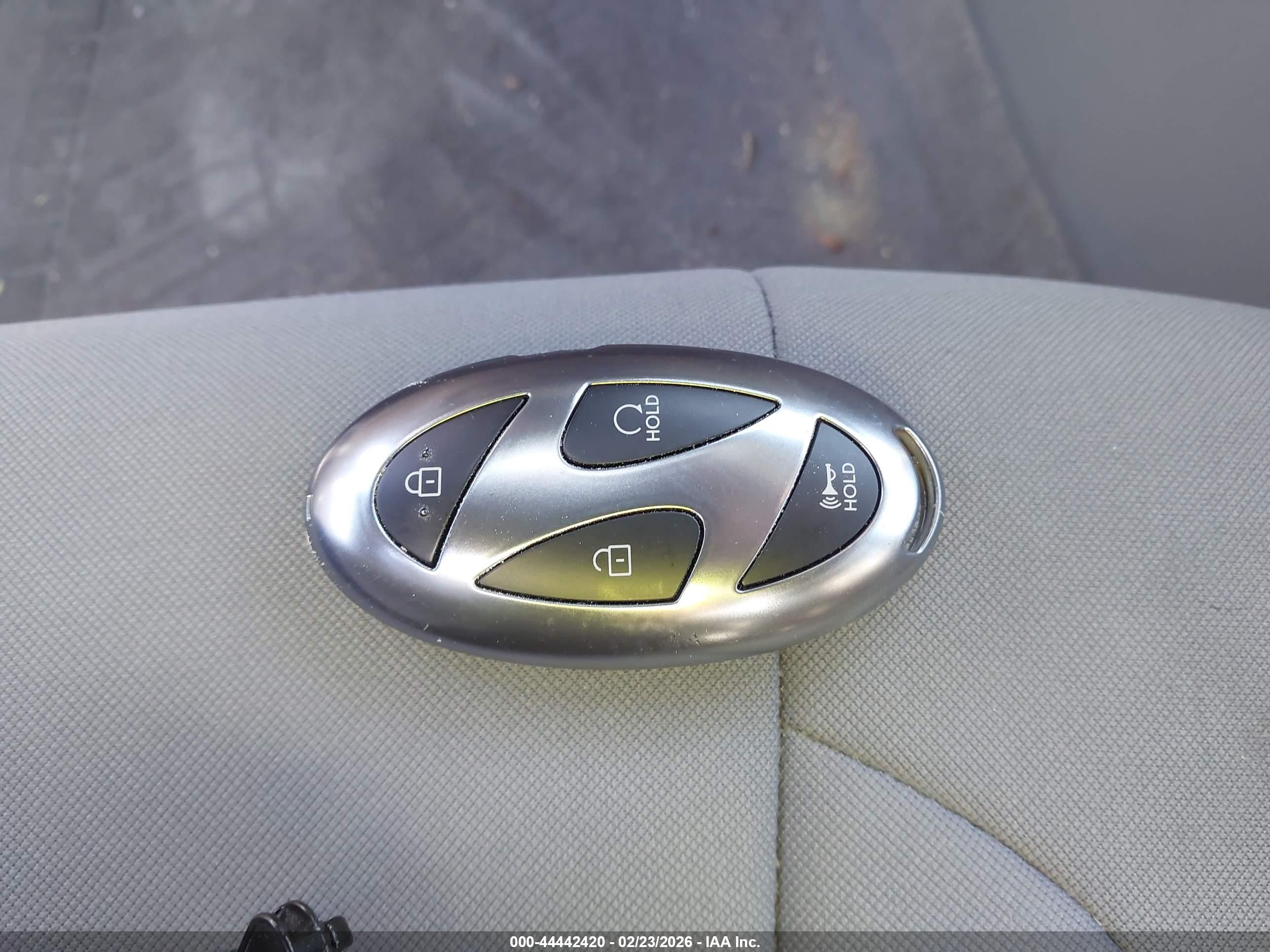HYUNDAI ELANTRA image 11
