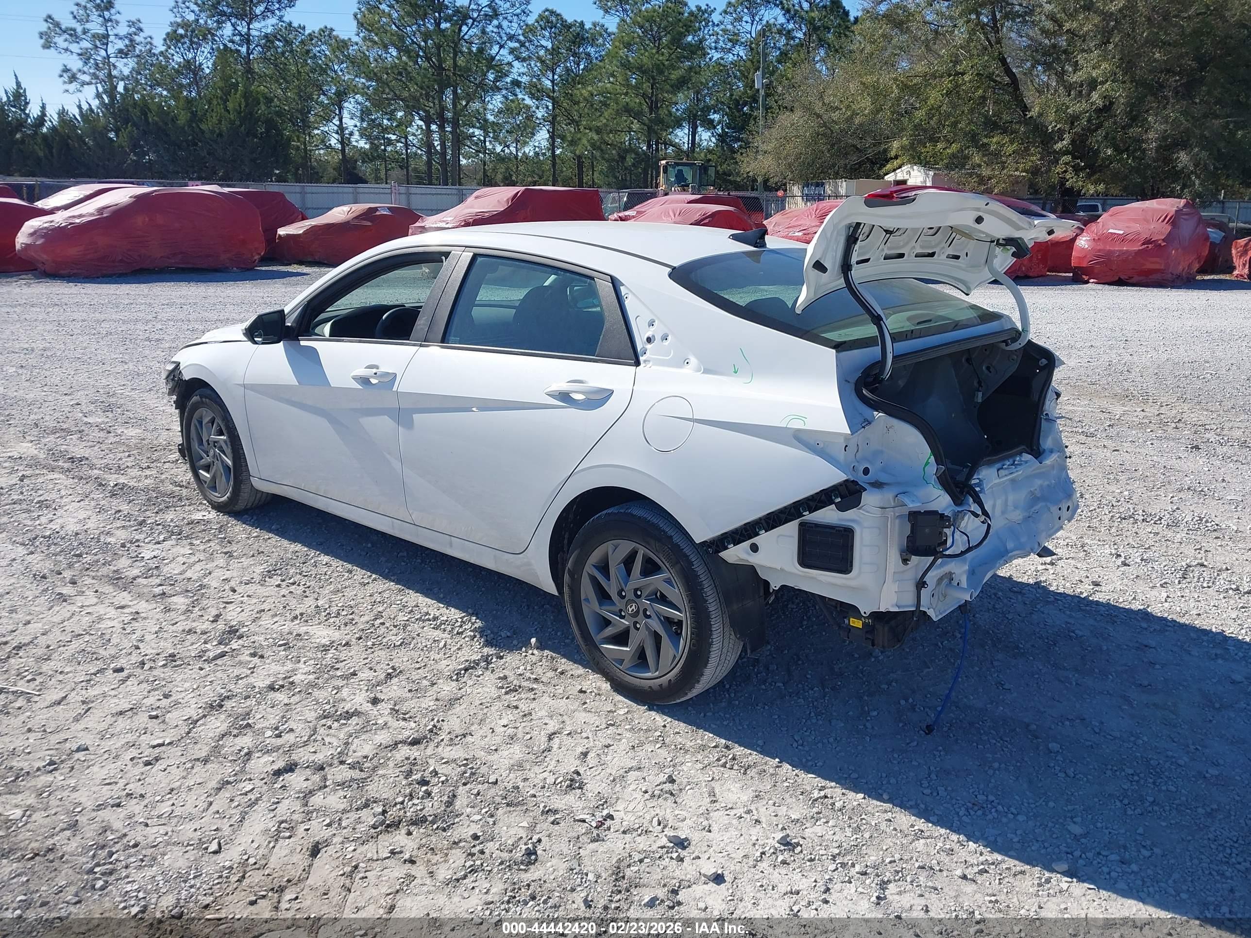 HYUNDAI ELANTRA image 3