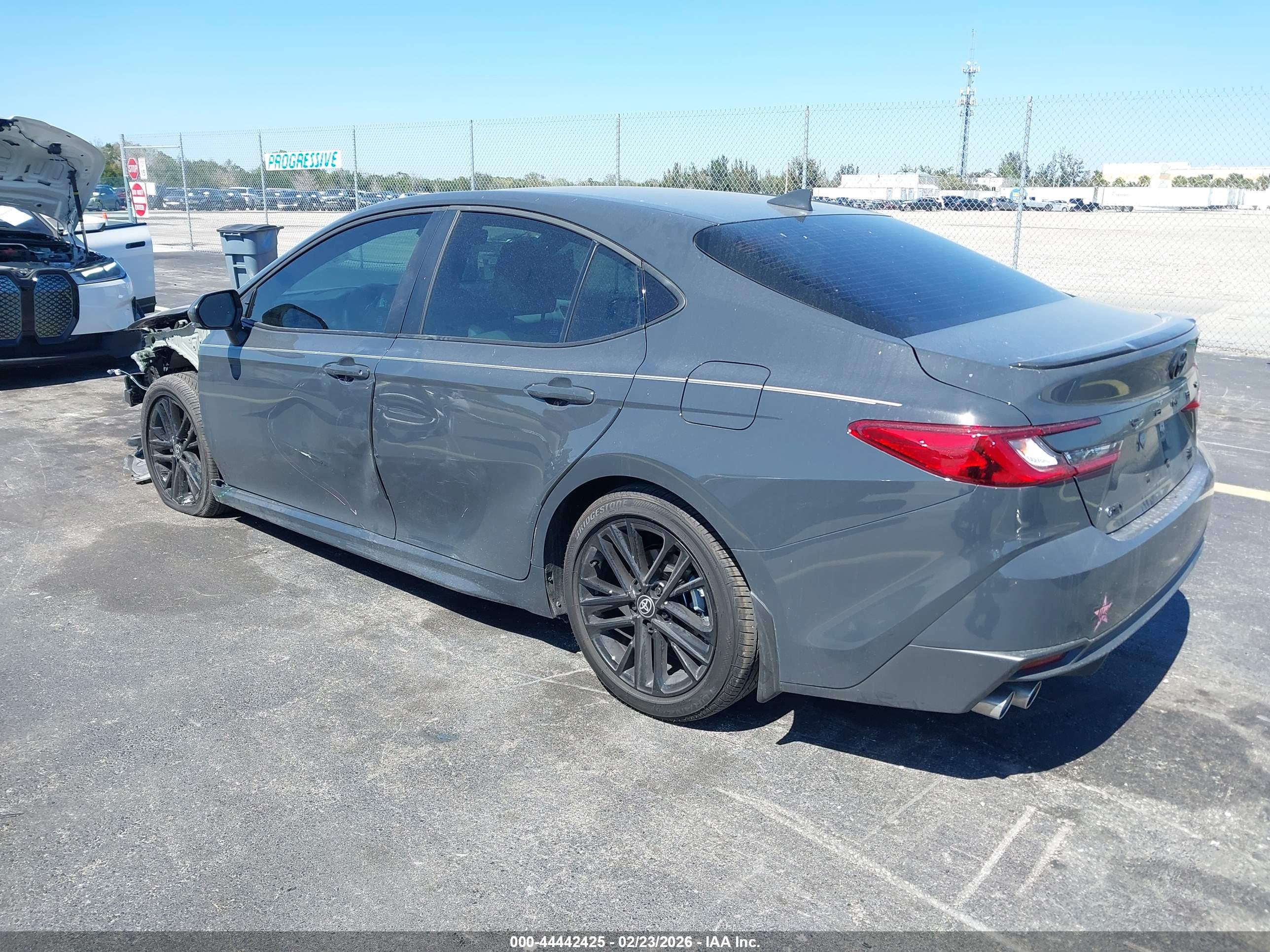 TOYOTA CAMRY image 3