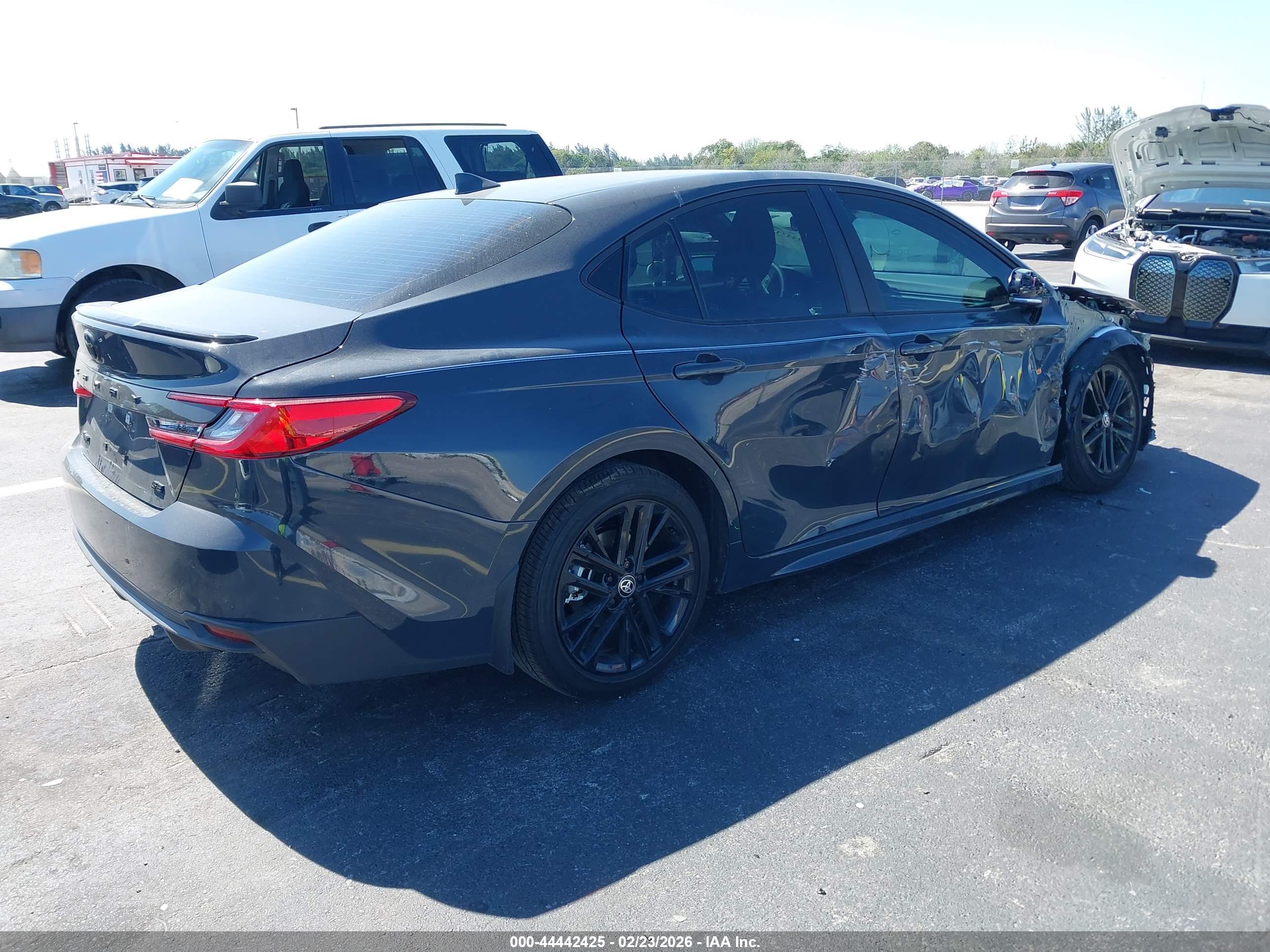 TOYOTA CAMRY image 4