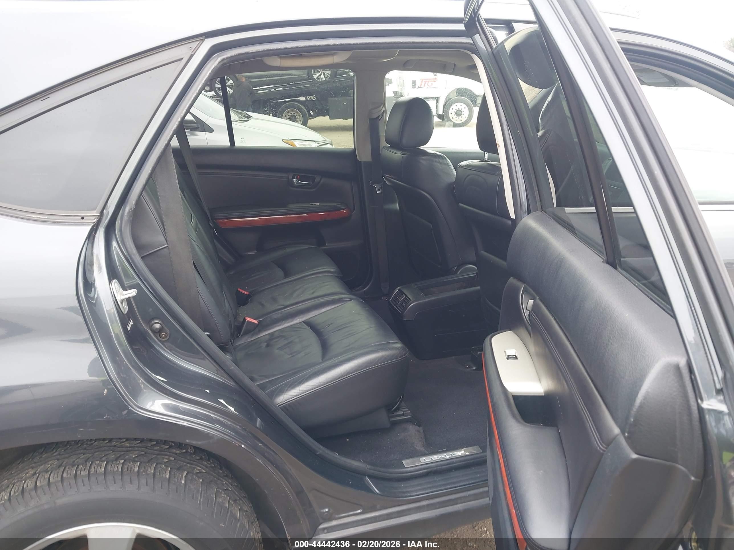 LEXUS RX image 8