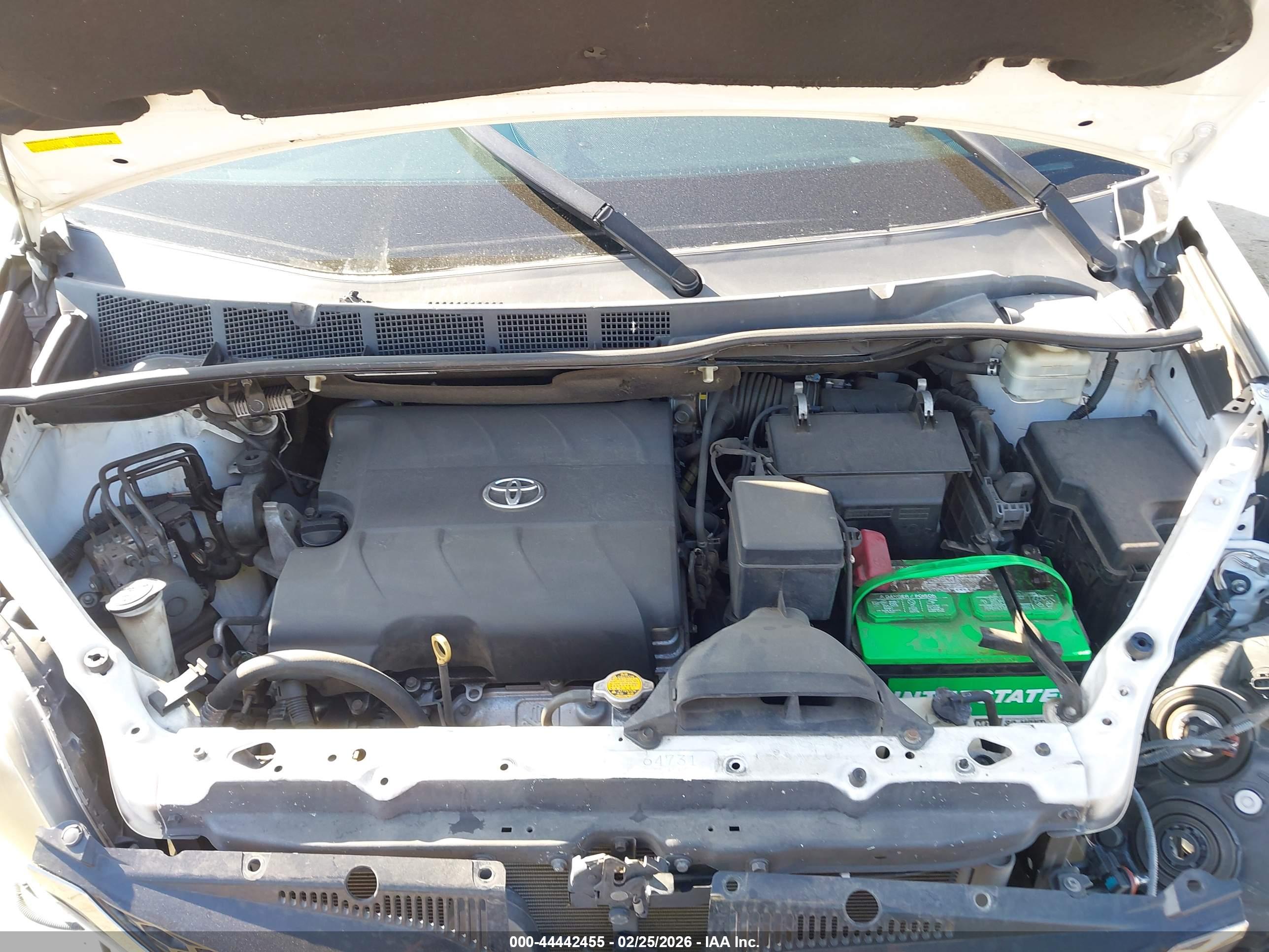 TOYOTA SIENNA image 10