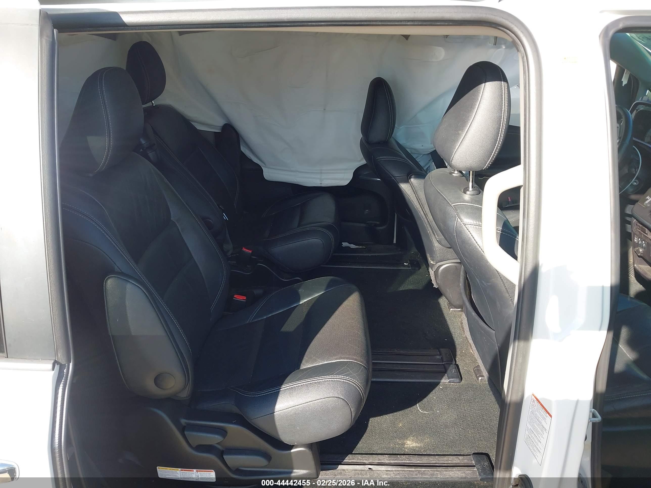 TOYOTA SIENNA image 8