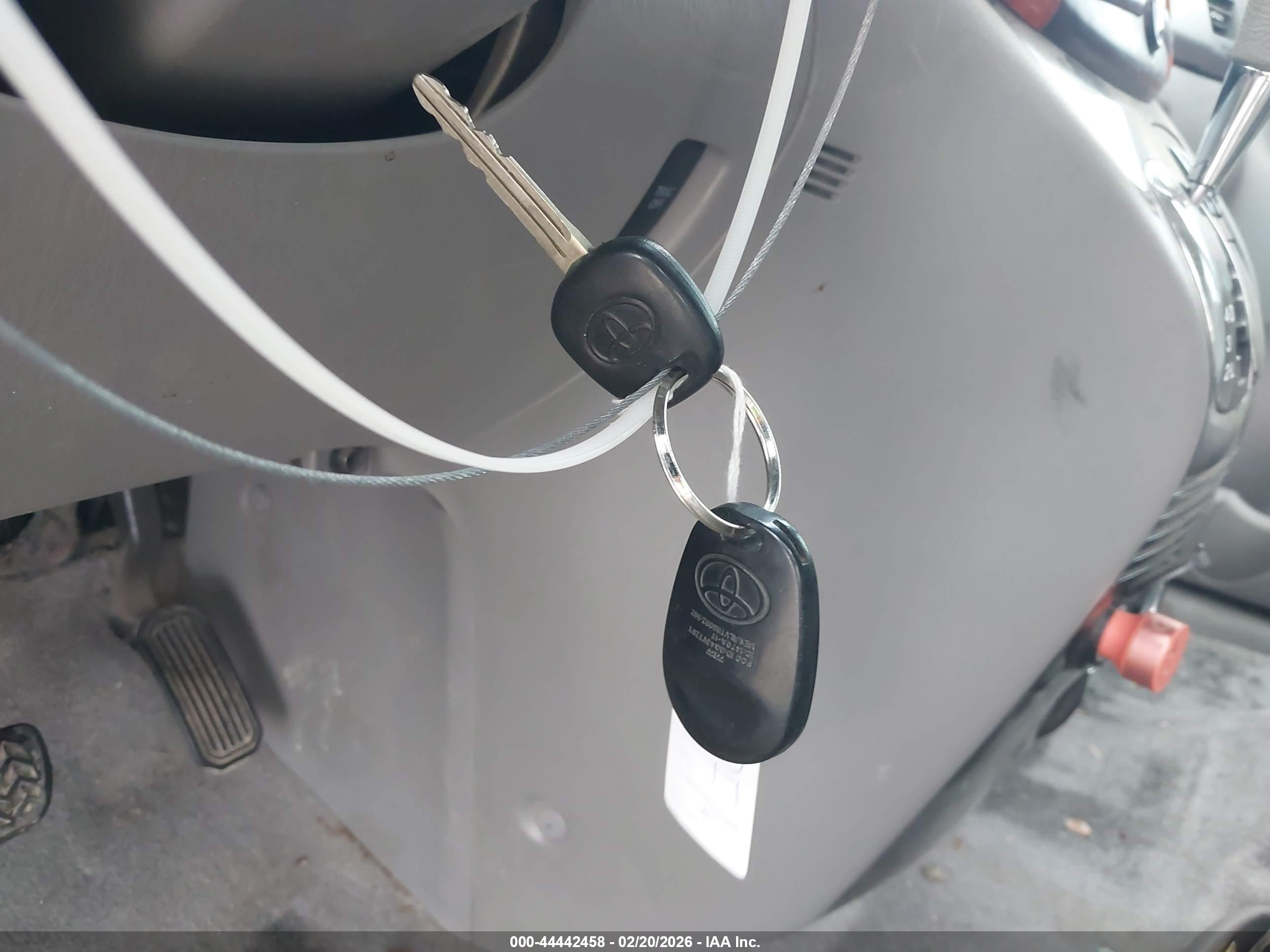TOYOTA SIENNA image 11