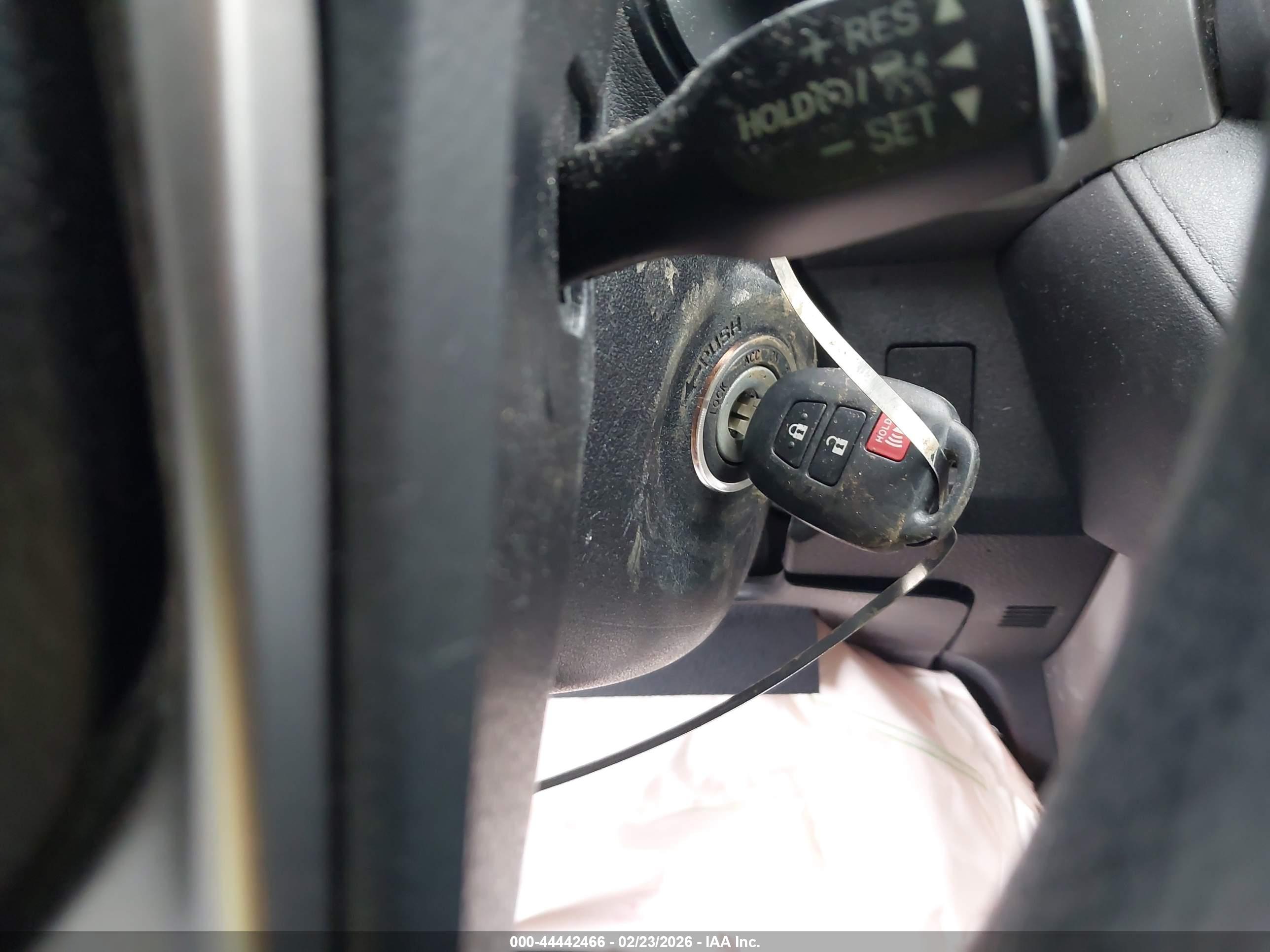 TOYOTA RAV4 image 11