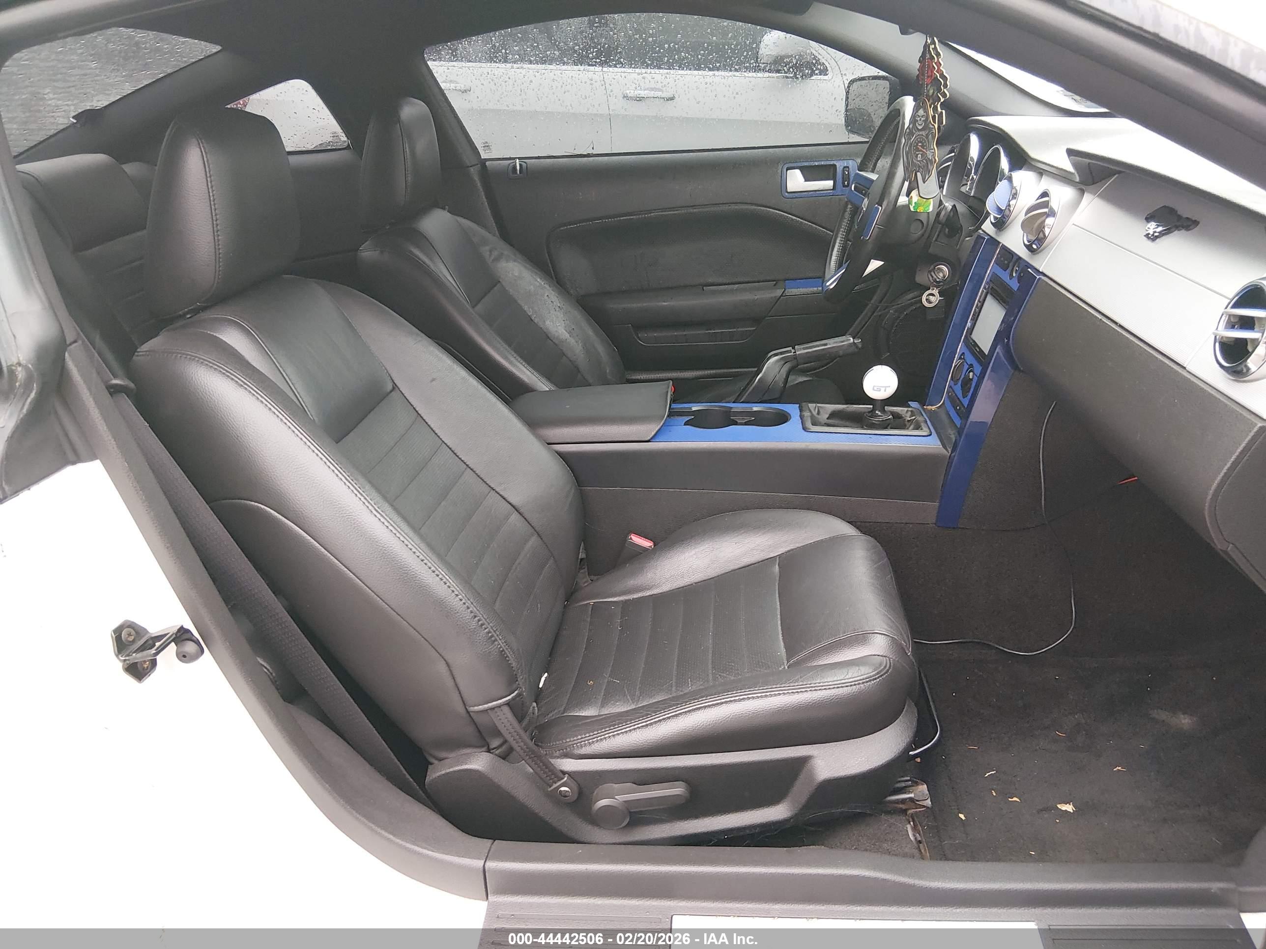 FORD MUSTANG image 5