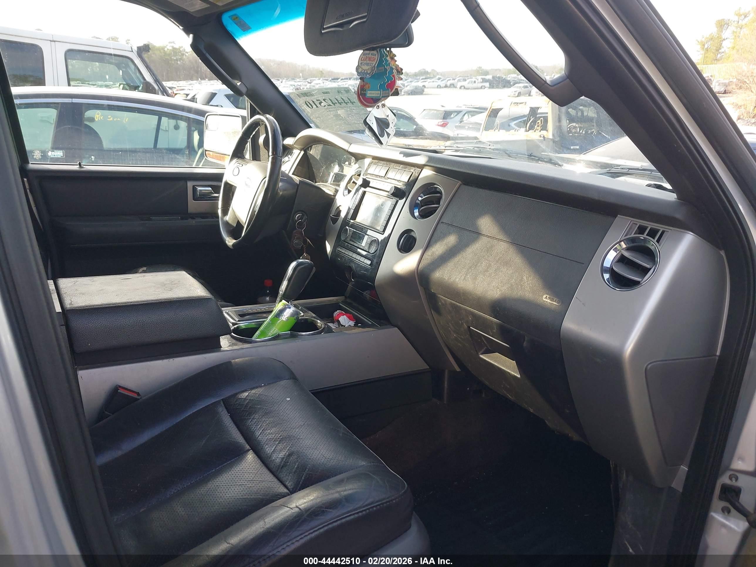 FORD EXPEDITION image 5