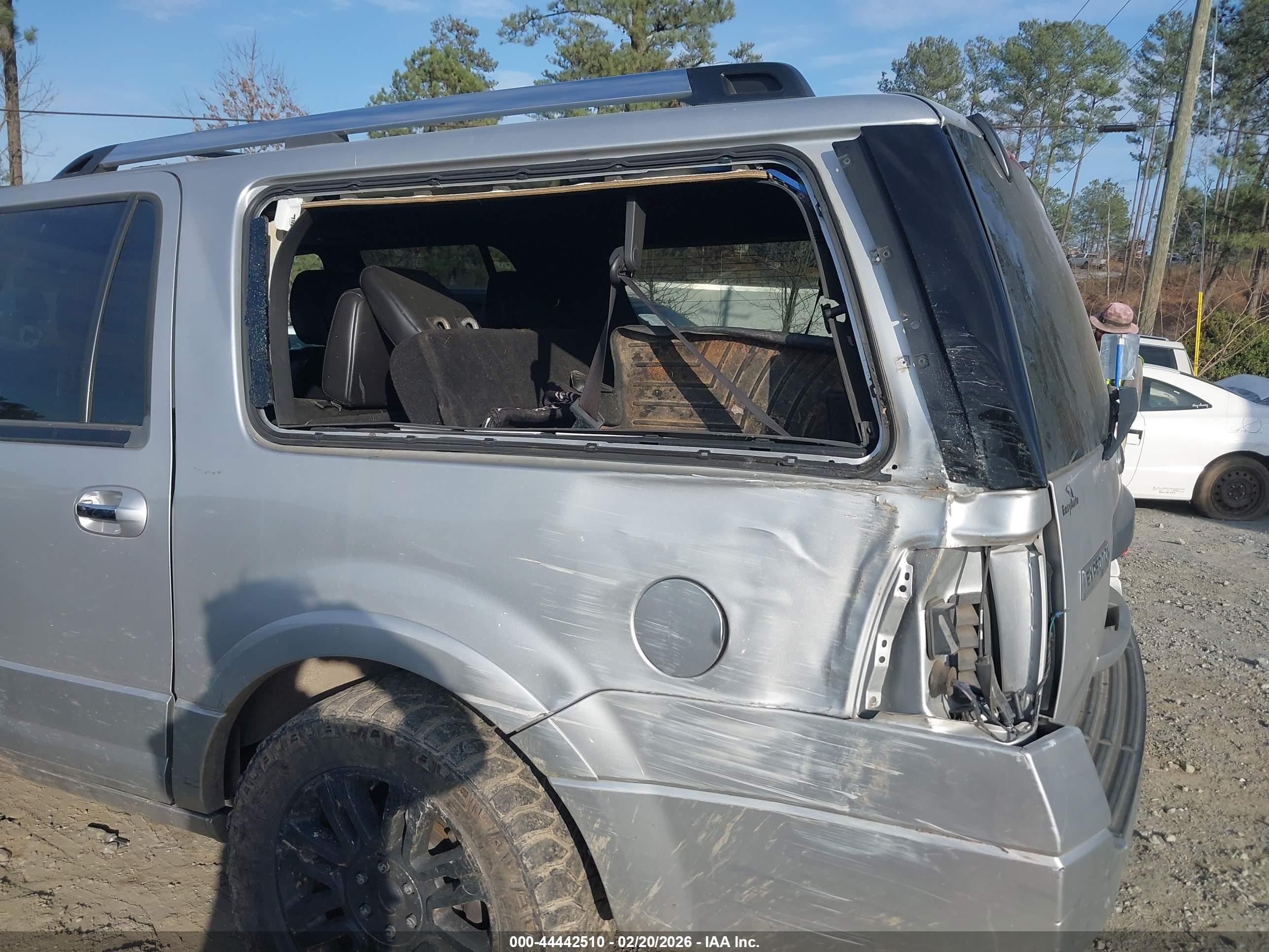 FORD EXPEDITION image 6