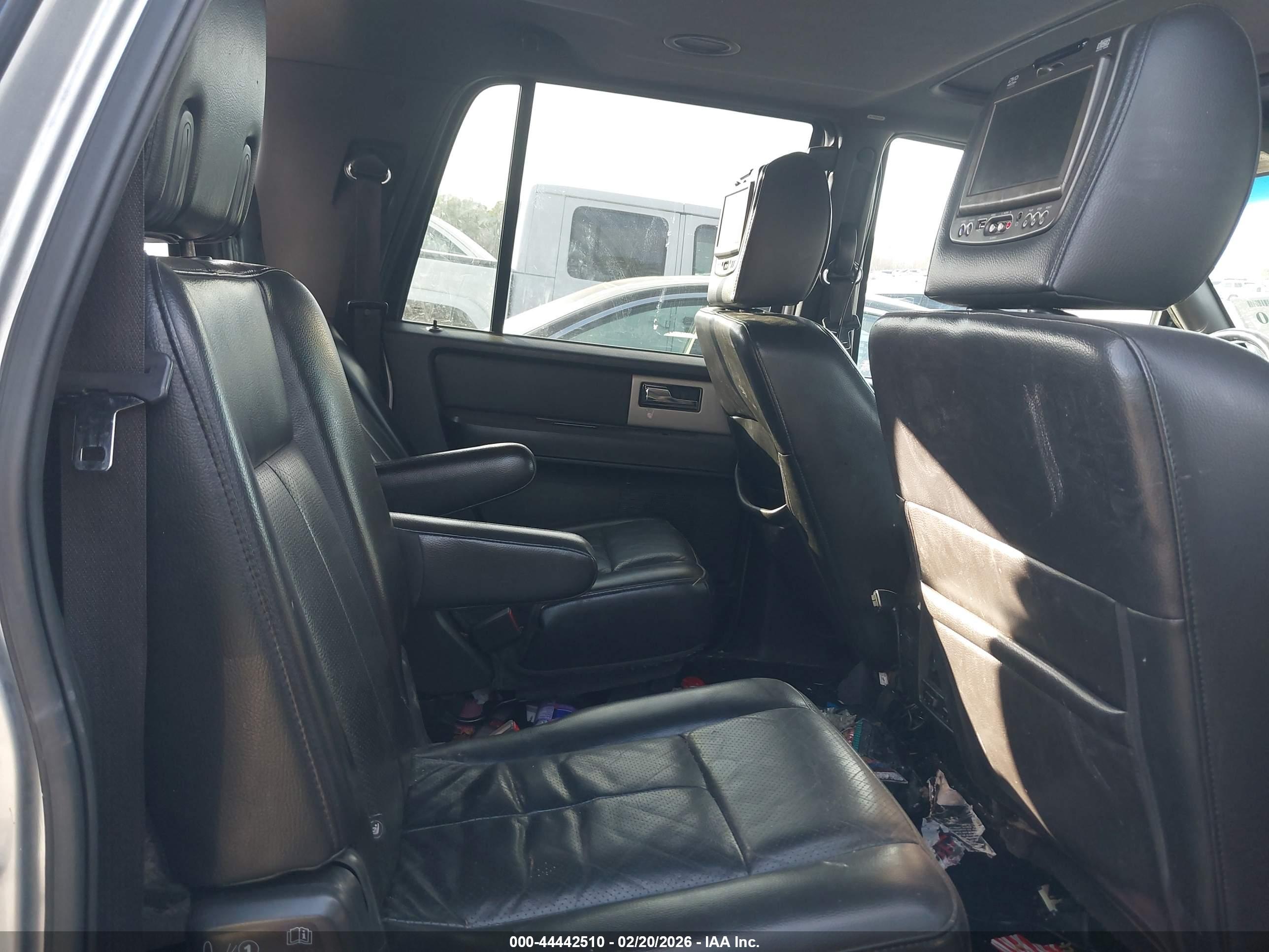 FORD EXPEDITION image 8