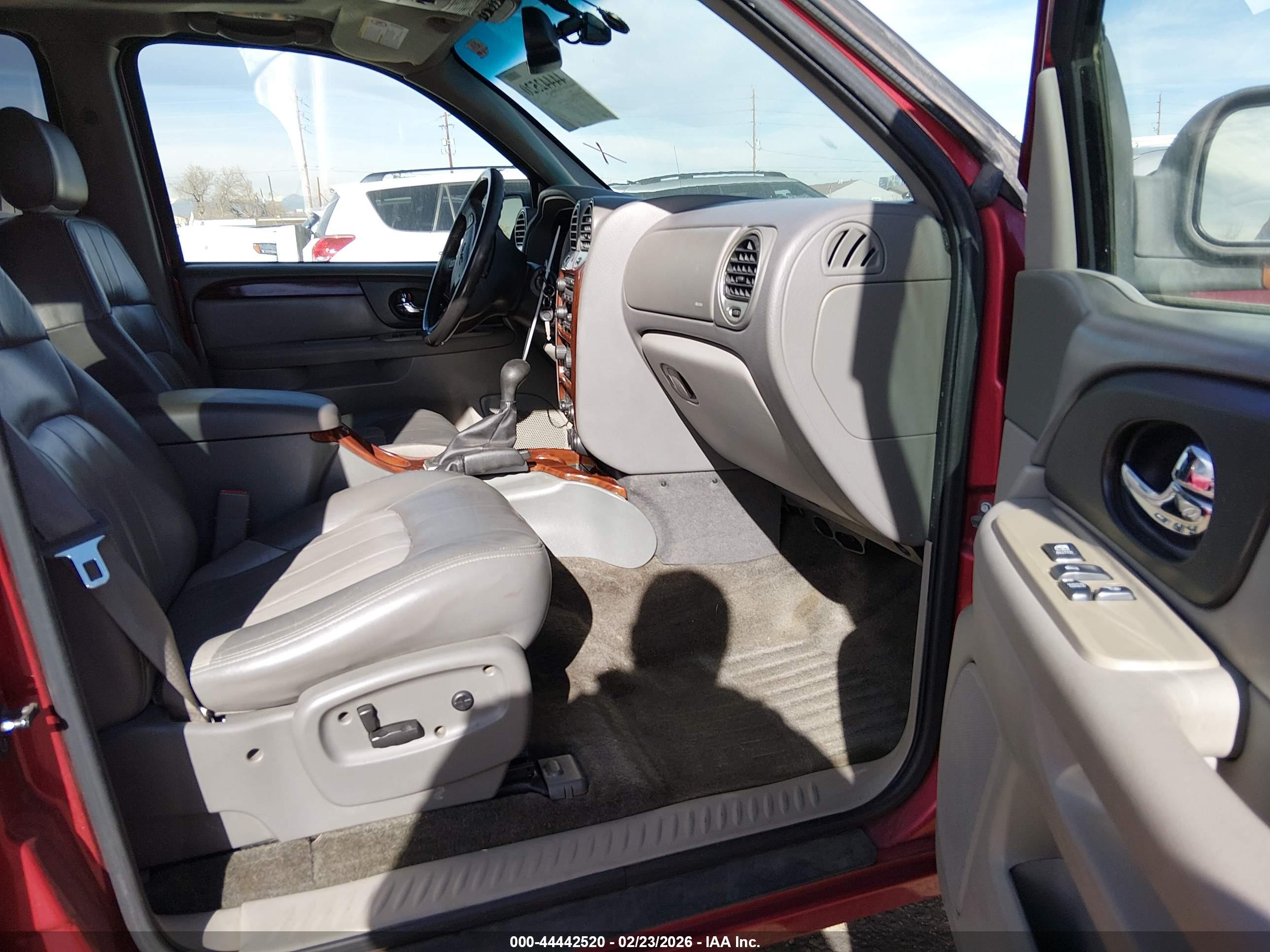 GMC ENVOY image 5