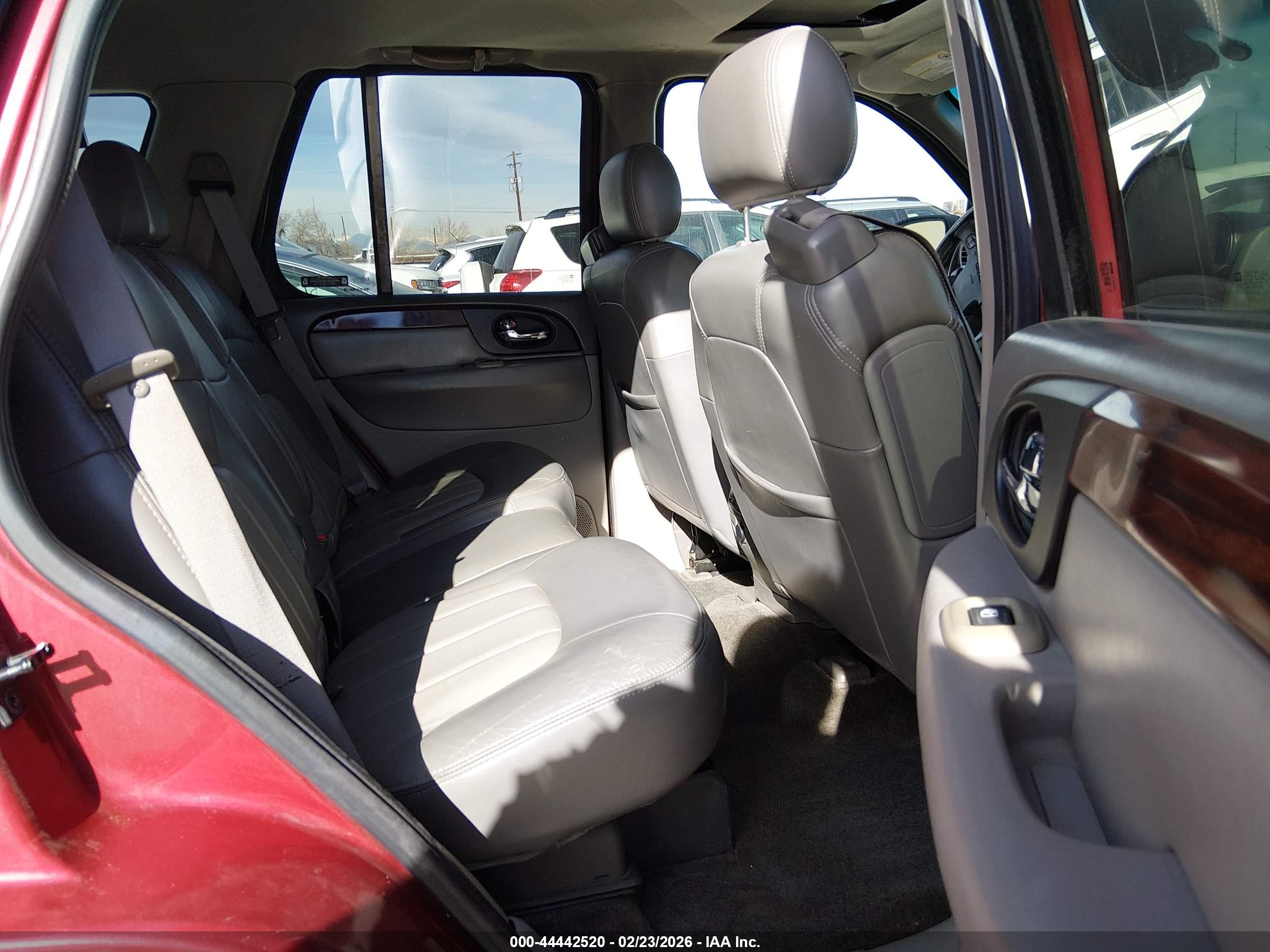 GMC ENVOY image 8