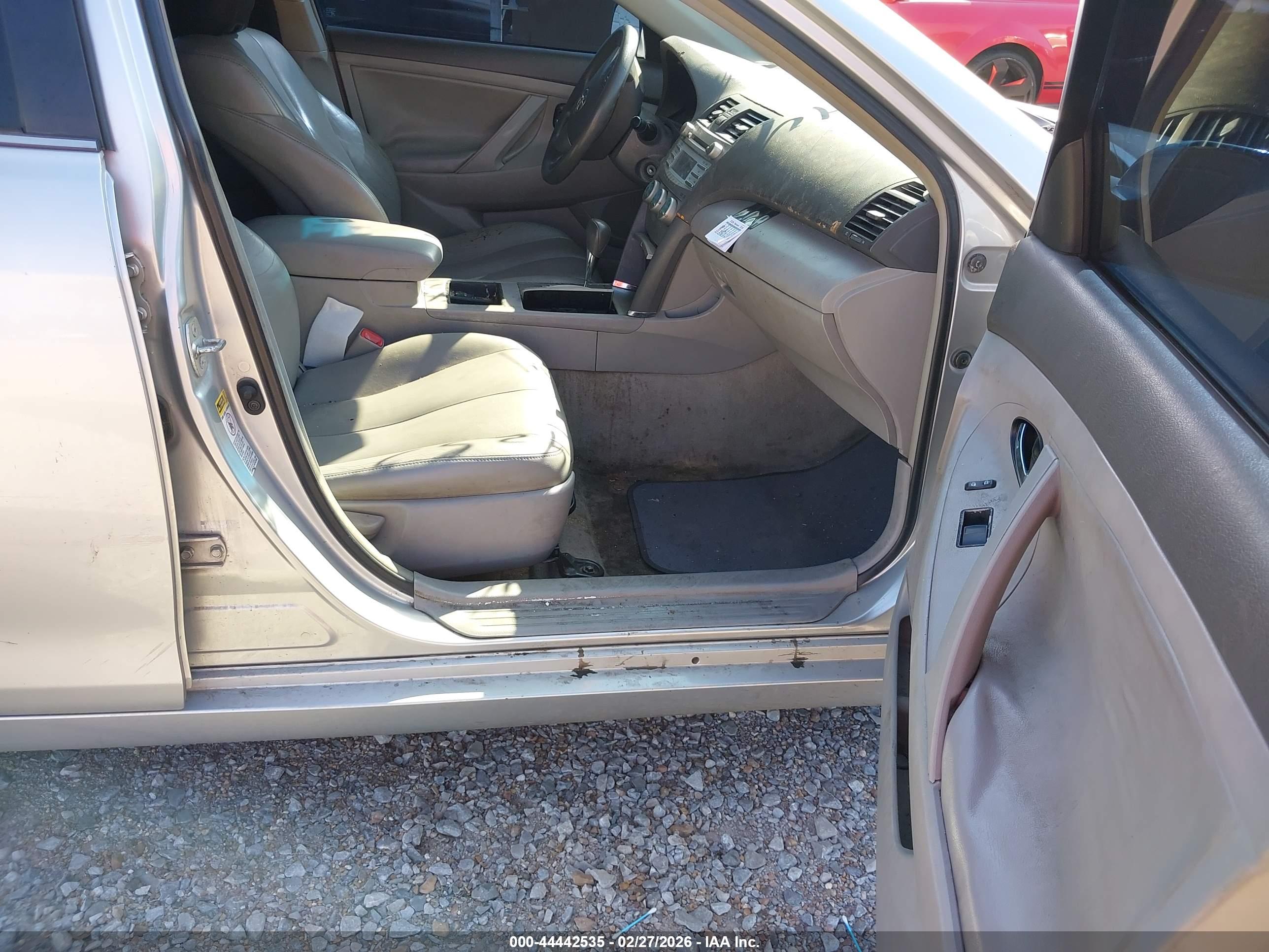 TOYOTA CAMRY image 5