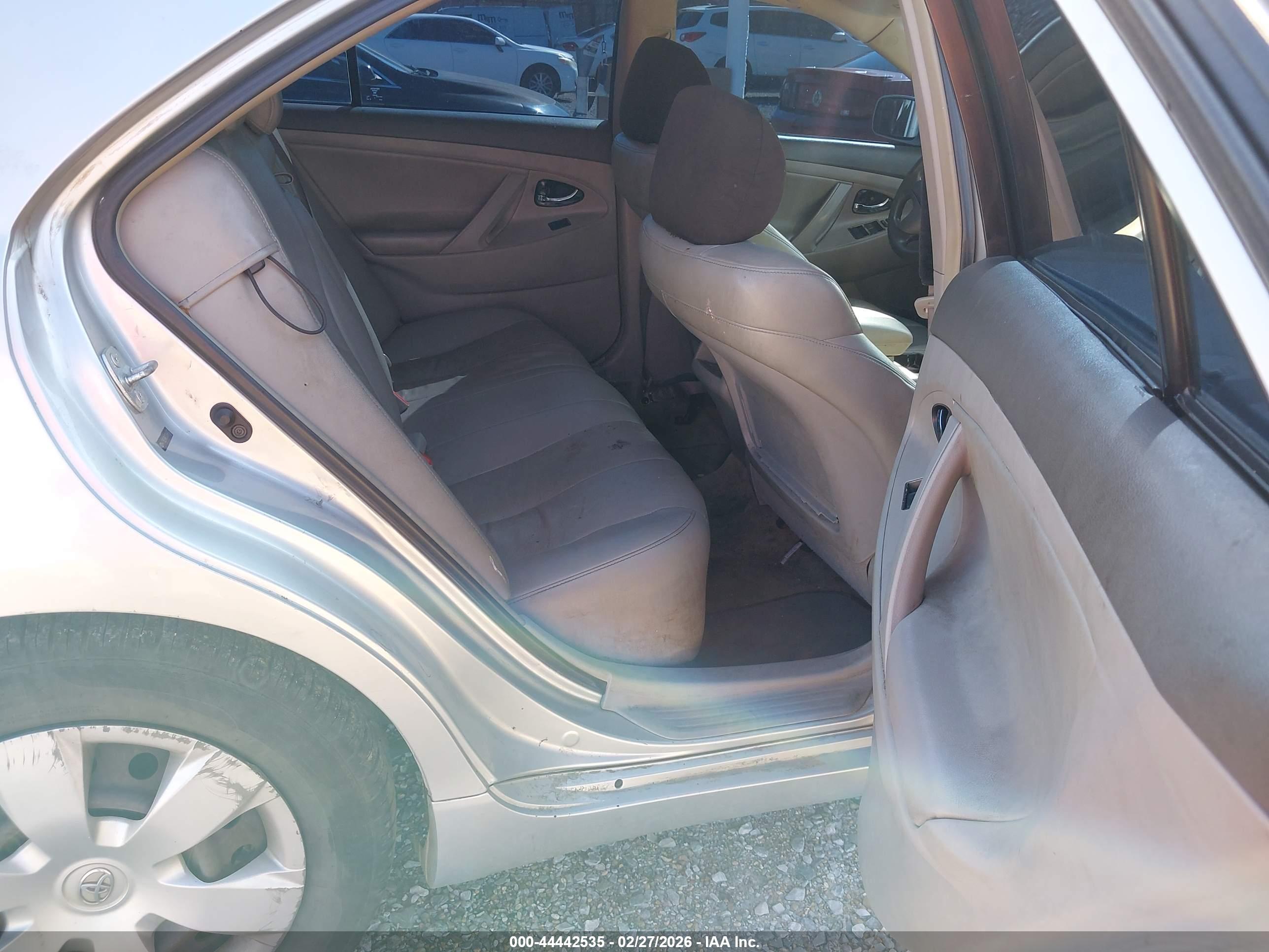 TOYOTA CAMRY image 8