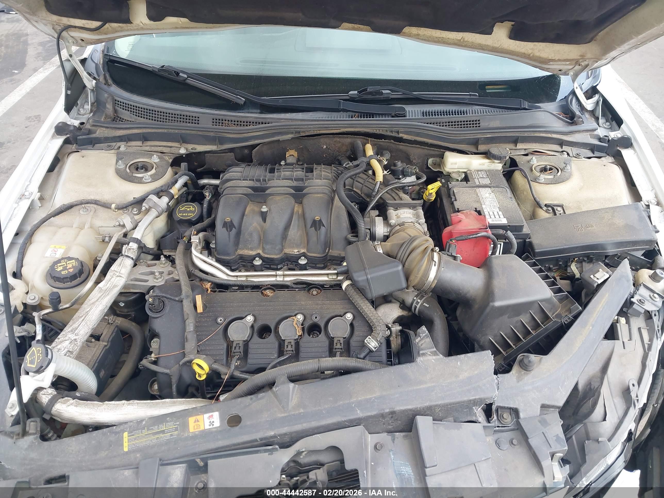 FORD FUSION image 10