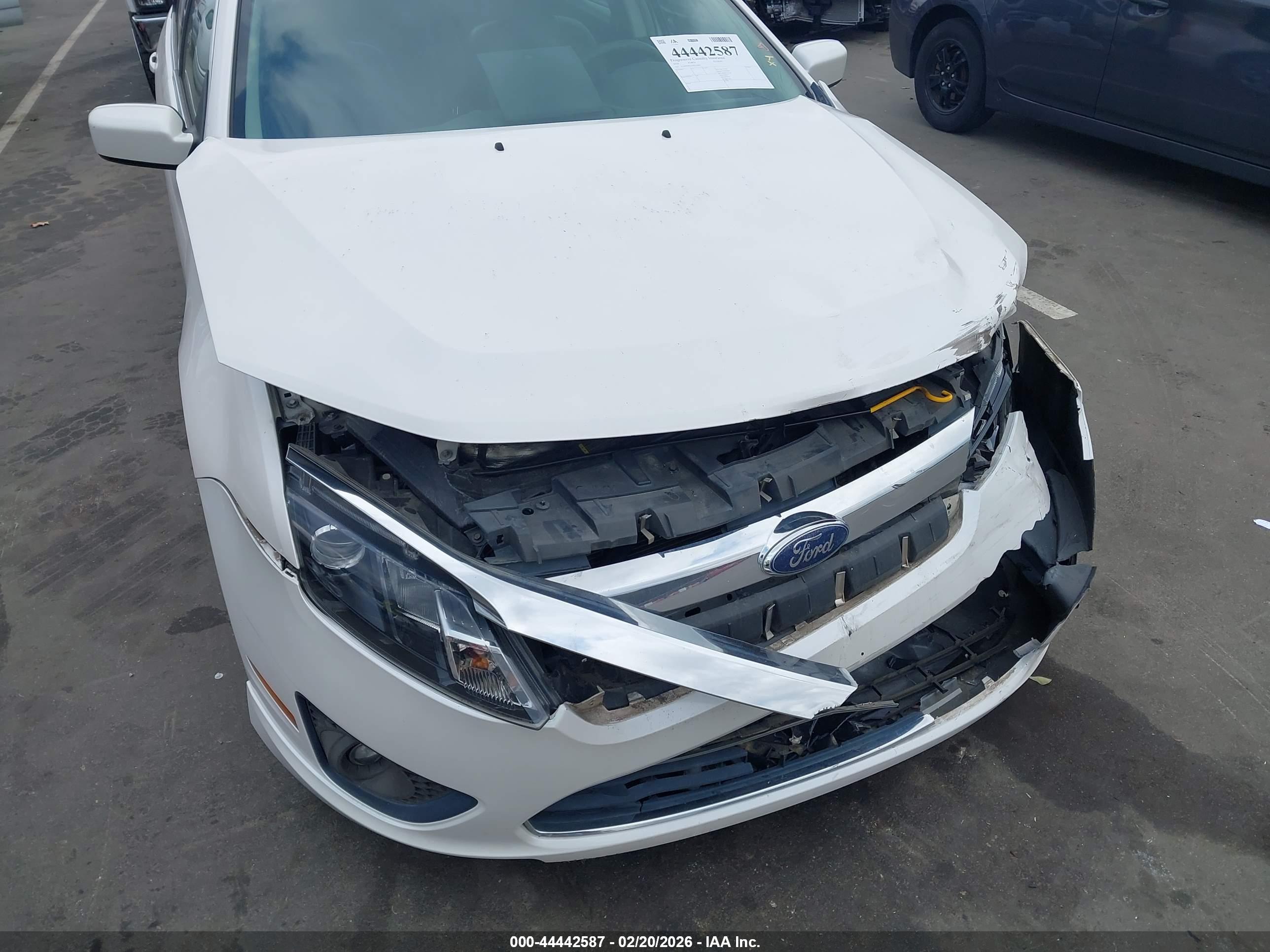 FORD FUSION image 6
