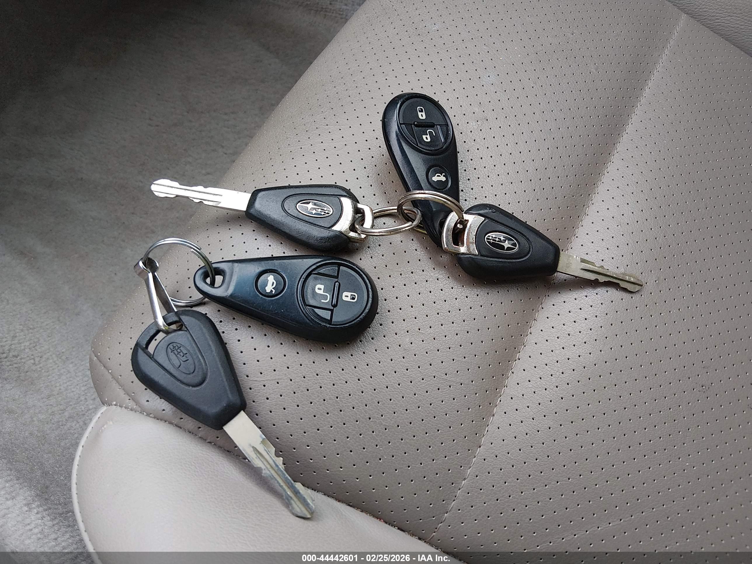 SUBARU OUTBACK image 11
