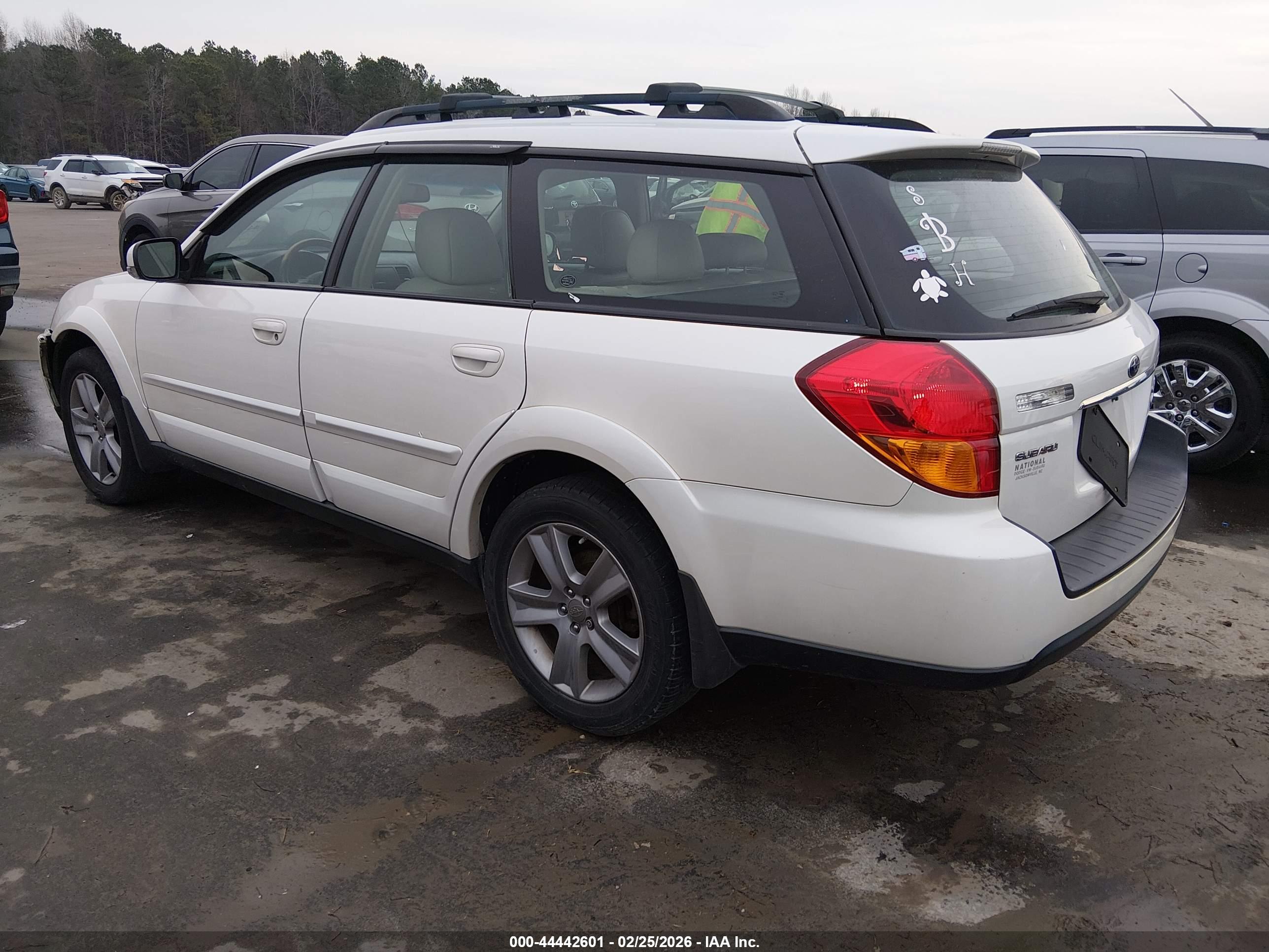 SUBARU OUTBACK image 3