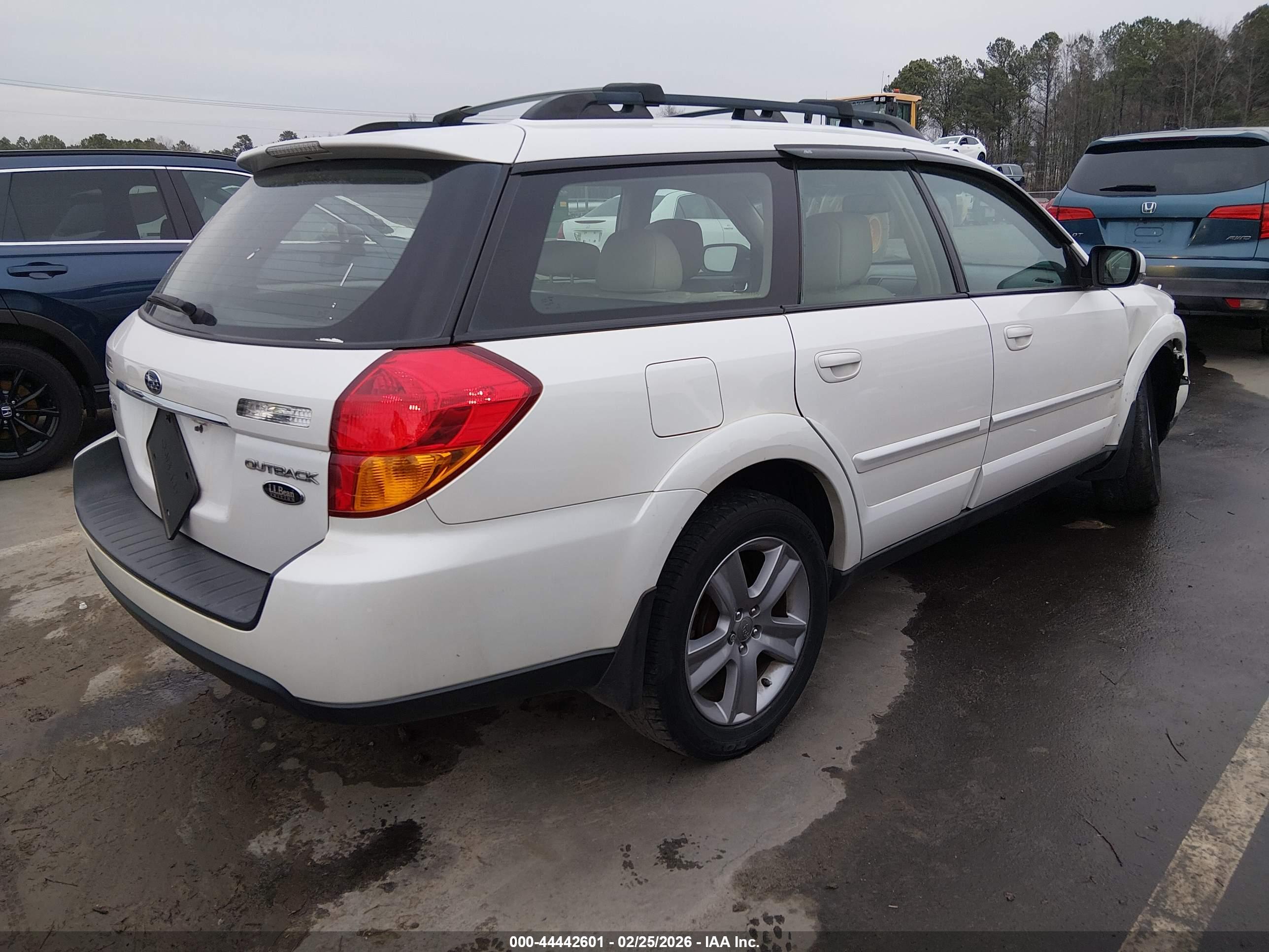 SUBARU OUTBACK image 4