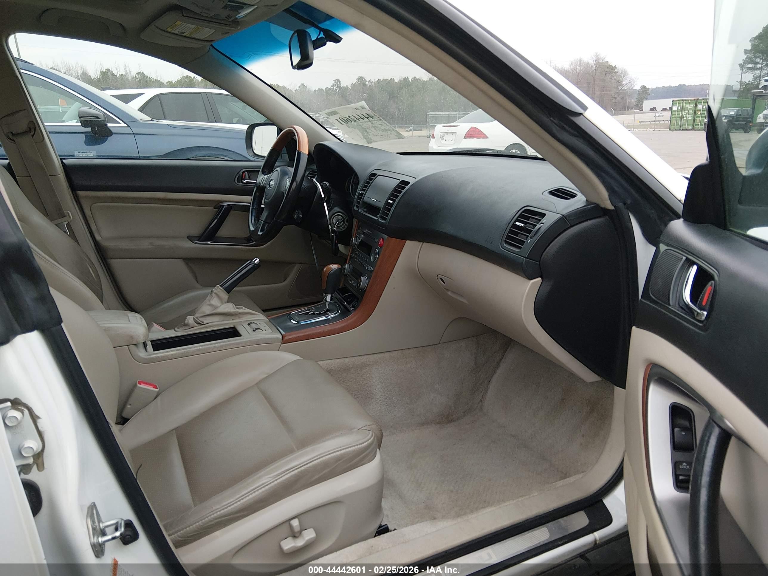 SUBARU OUTBACK image 5