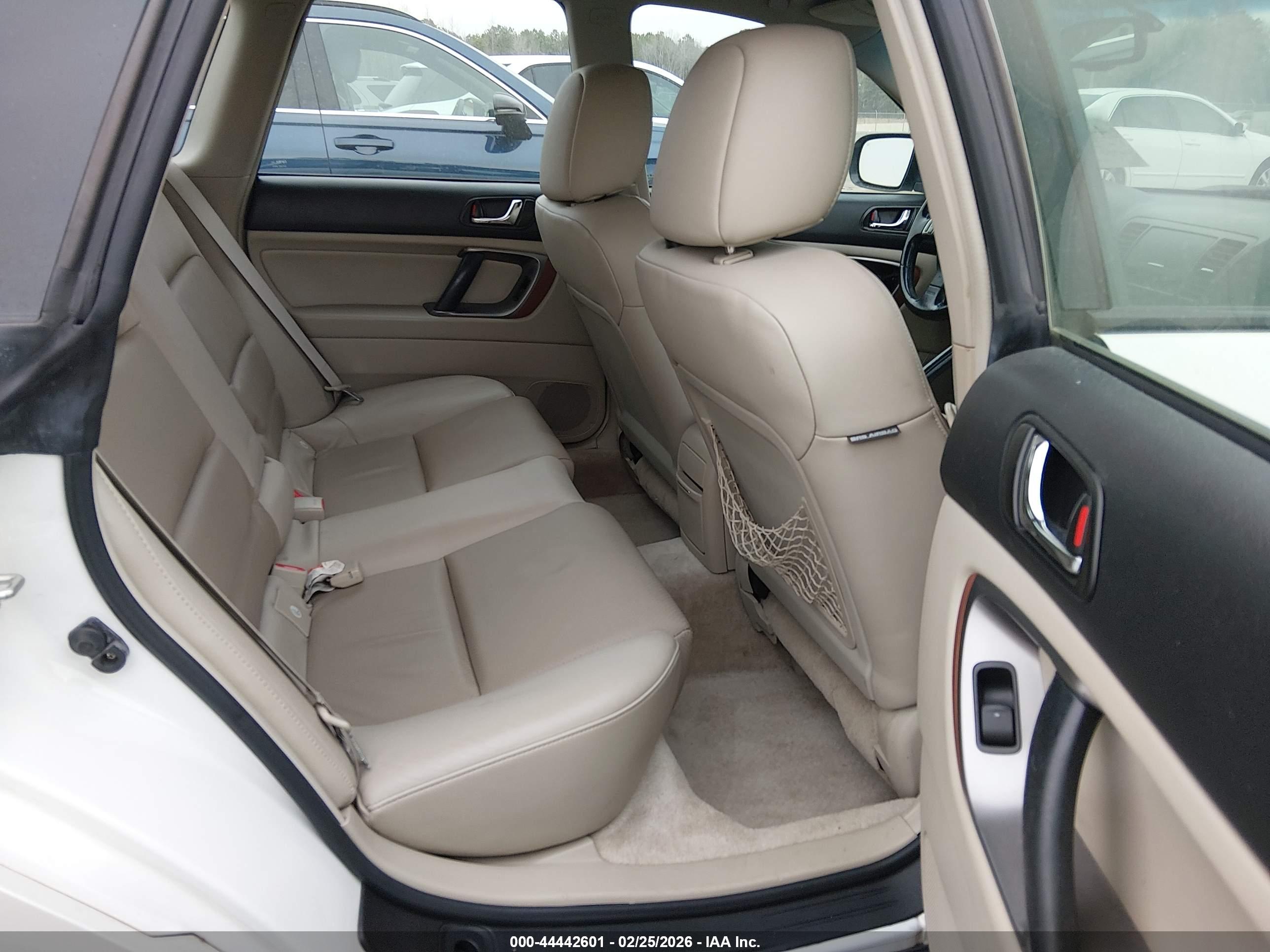 SUBARU OUTBACK image 8