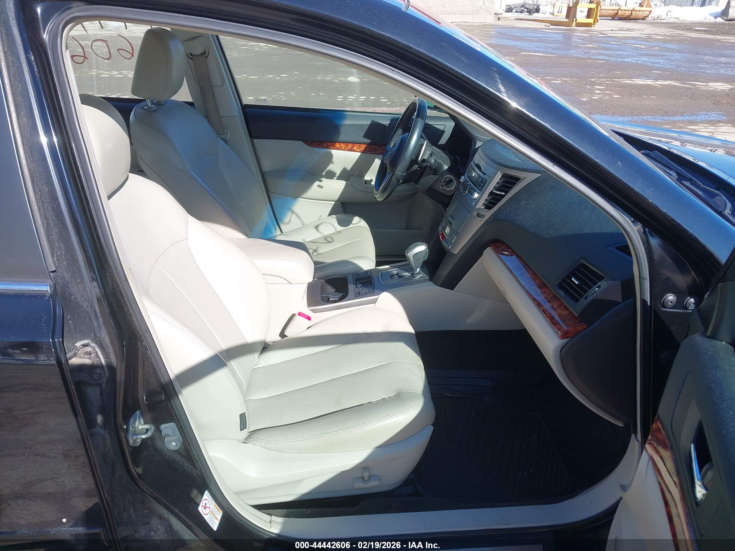 SUBARU LEGACY image 5