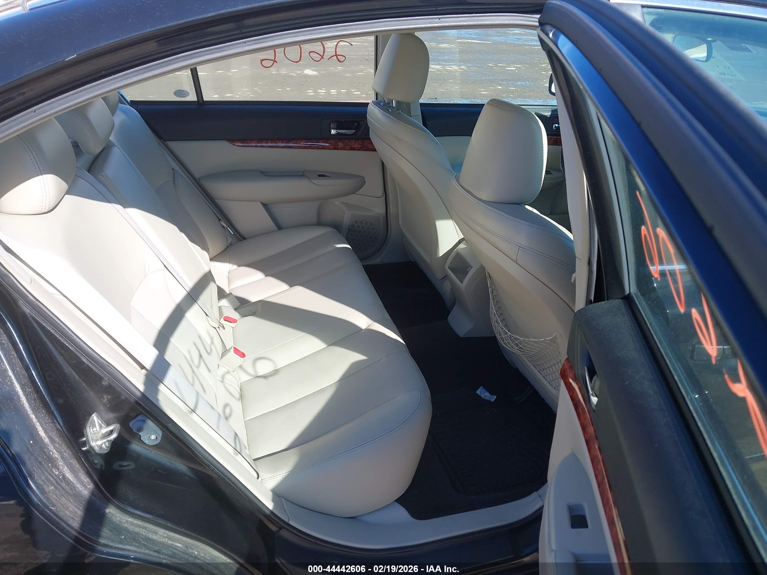 SUBARU LEGACY image 8