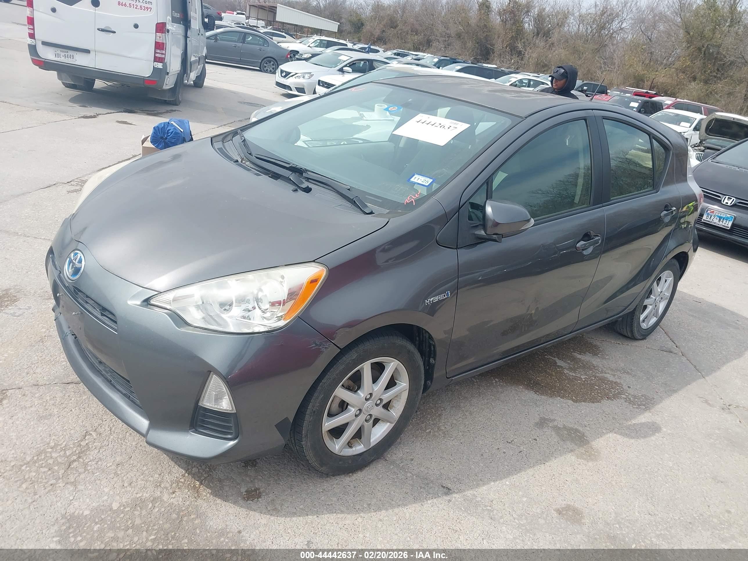 TOYOTA PRIUS image 2