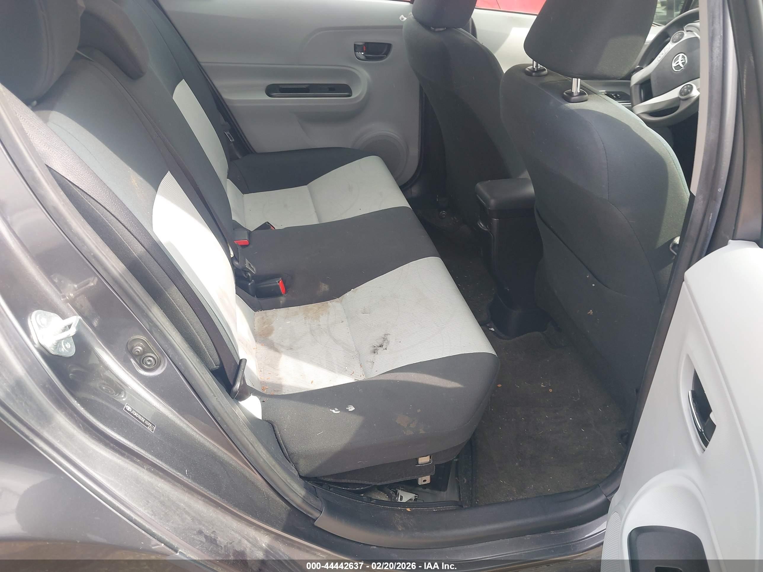 TOYOTA PRIUS image 8