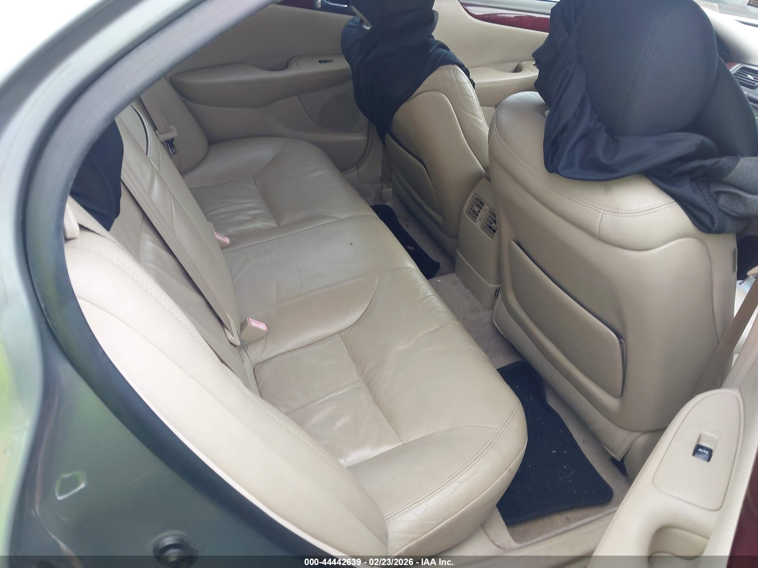 LEXUS ES image 8