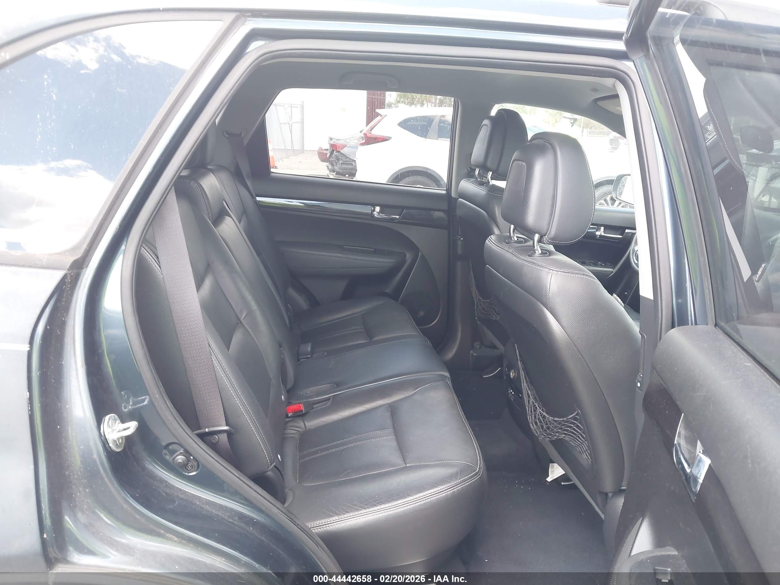 KIA SORENTO image 8