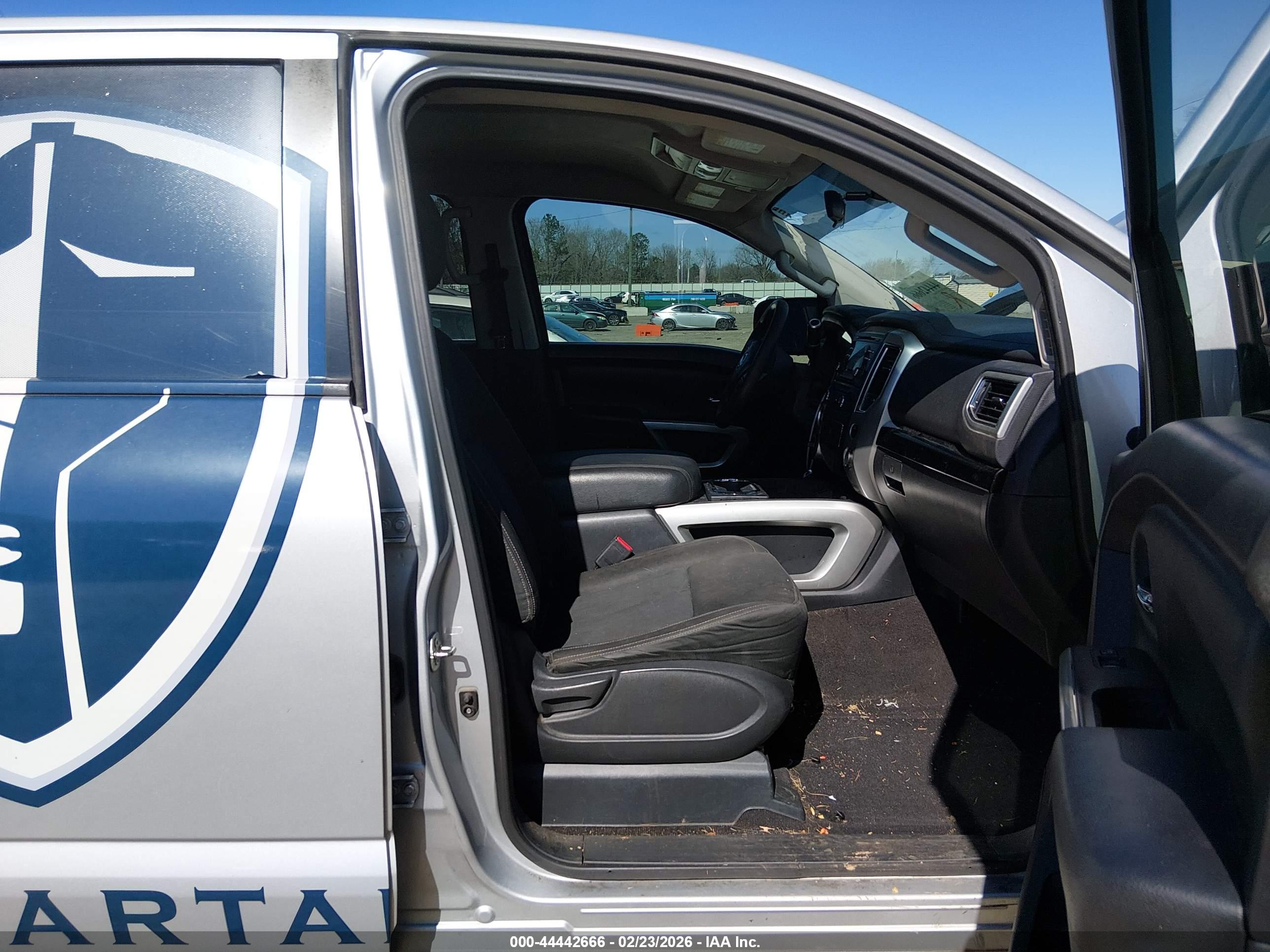 NISSAN TITAN image 5